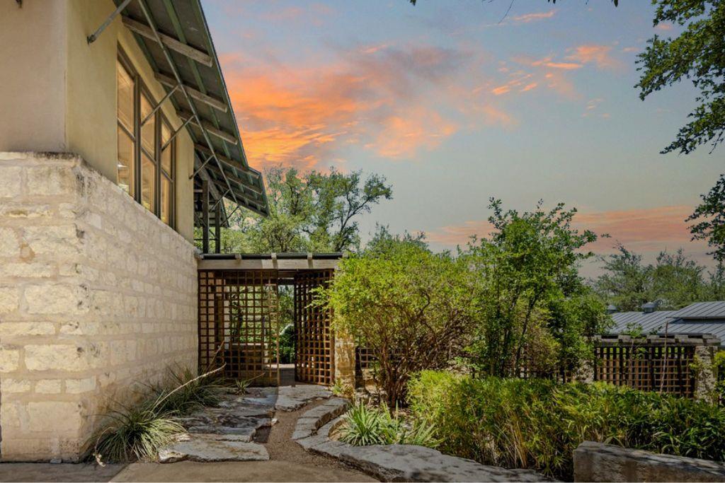 25014 Pedernales Canyon TRL, Spicewood, TX 78669