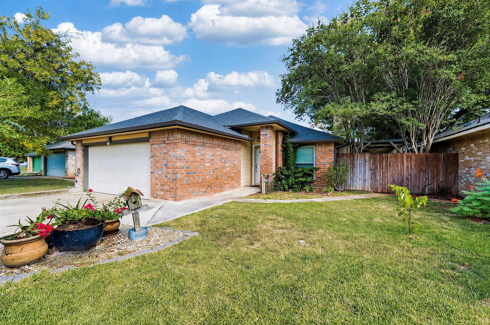 608 Saunders DR, Round Rock, TX 78664