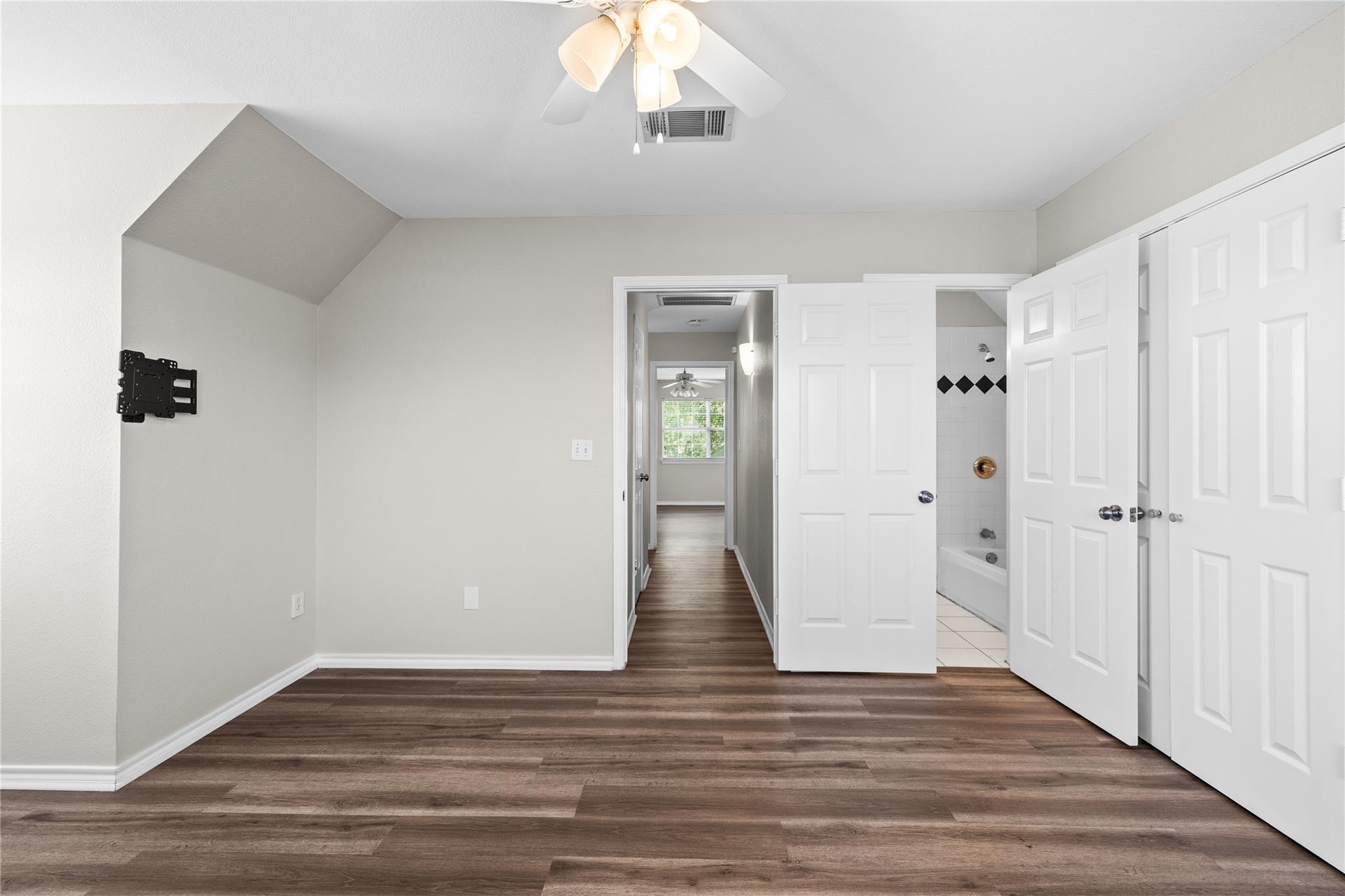 110 Lemens Ave, Hutto, TX 78634