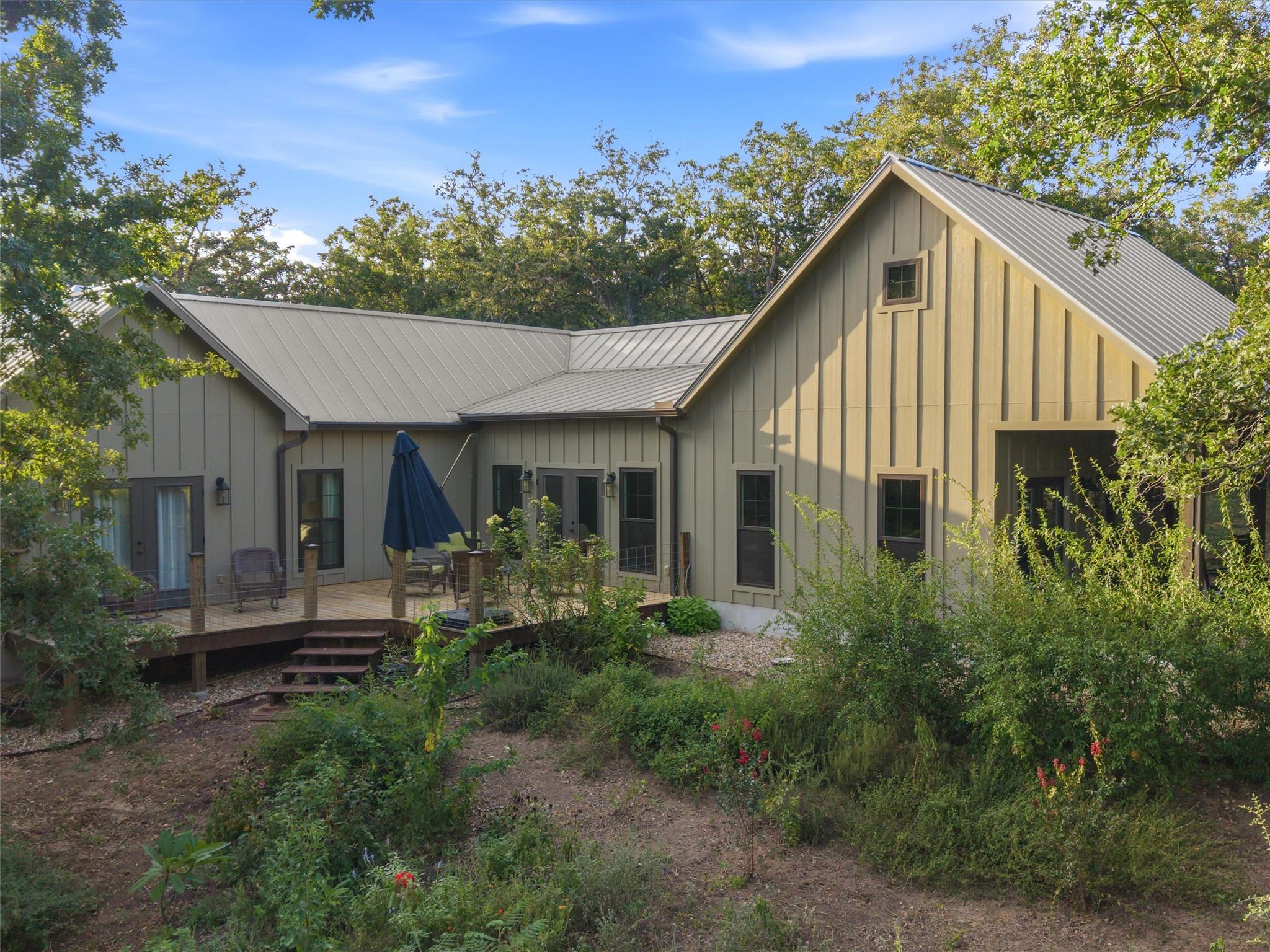 299 Nink RD #A, Smithville, TX 78957