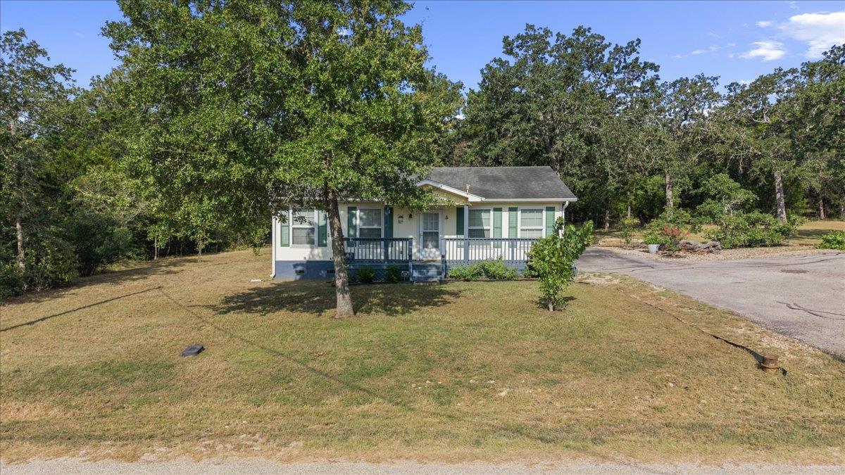 134 Tejas ST, Smithville, TX 78957