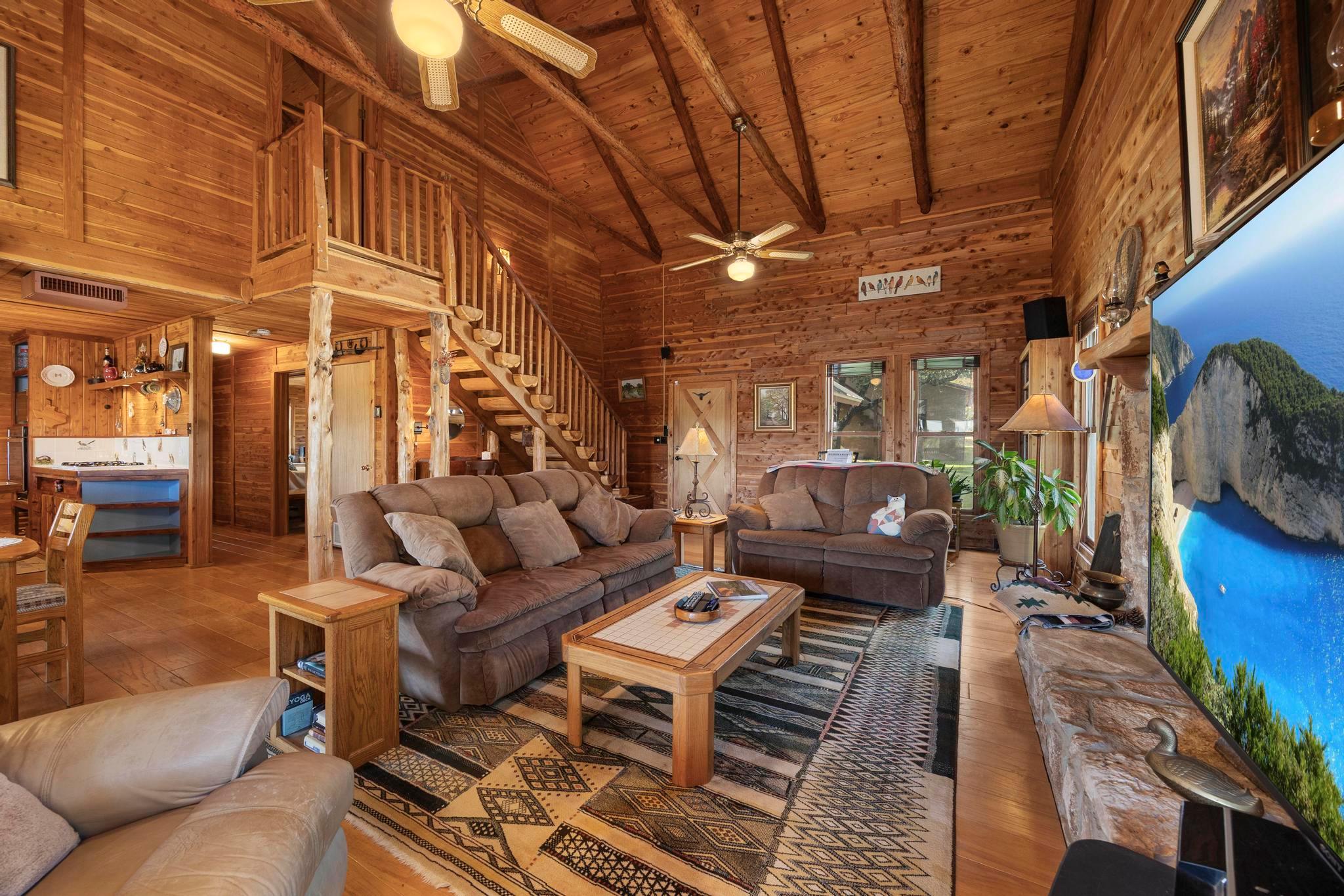 707 Cat Hollow Club DR, Spicewood, TX 78669