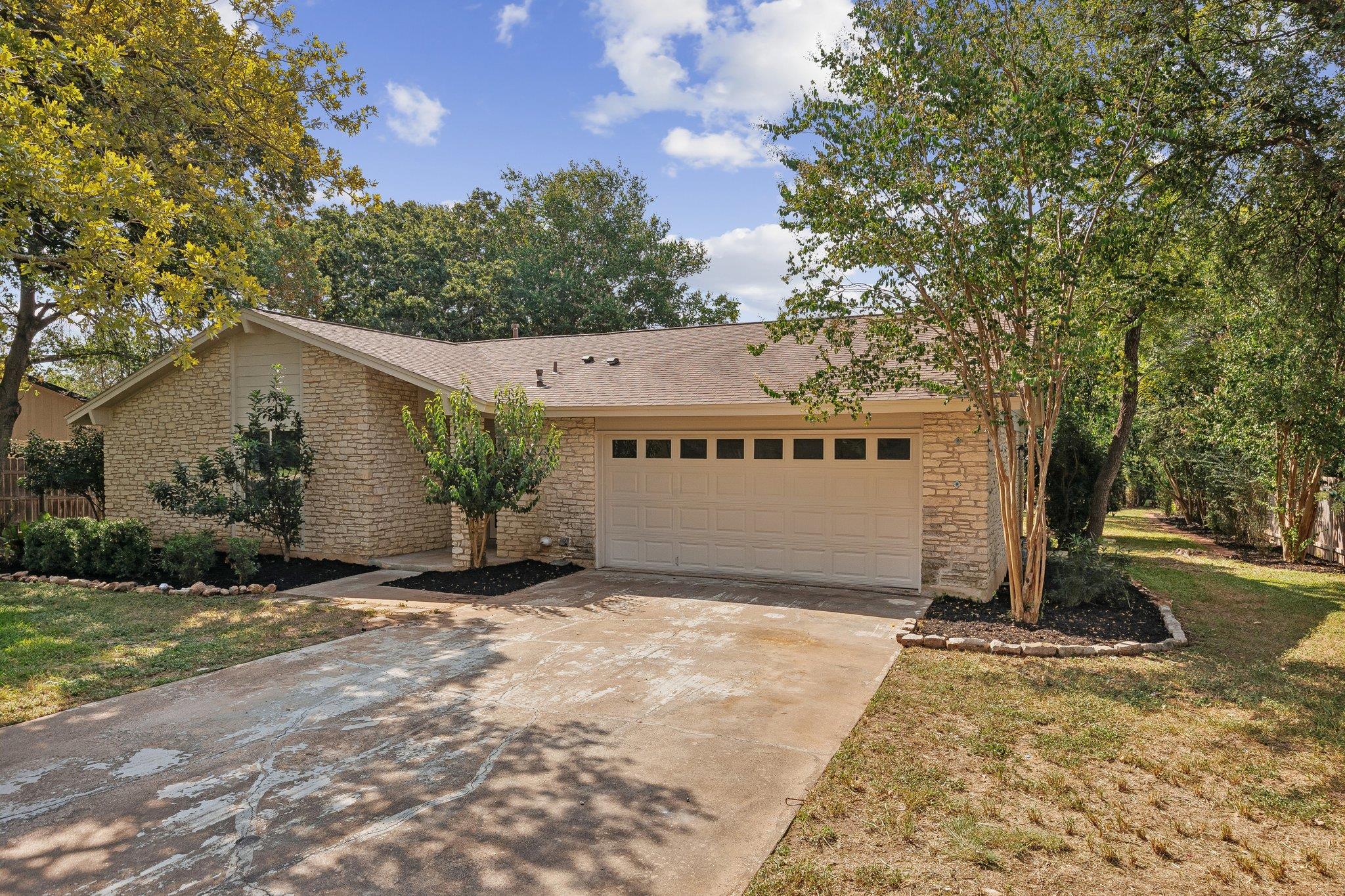 1102 Dunman DR, Georgetown, TX 78628