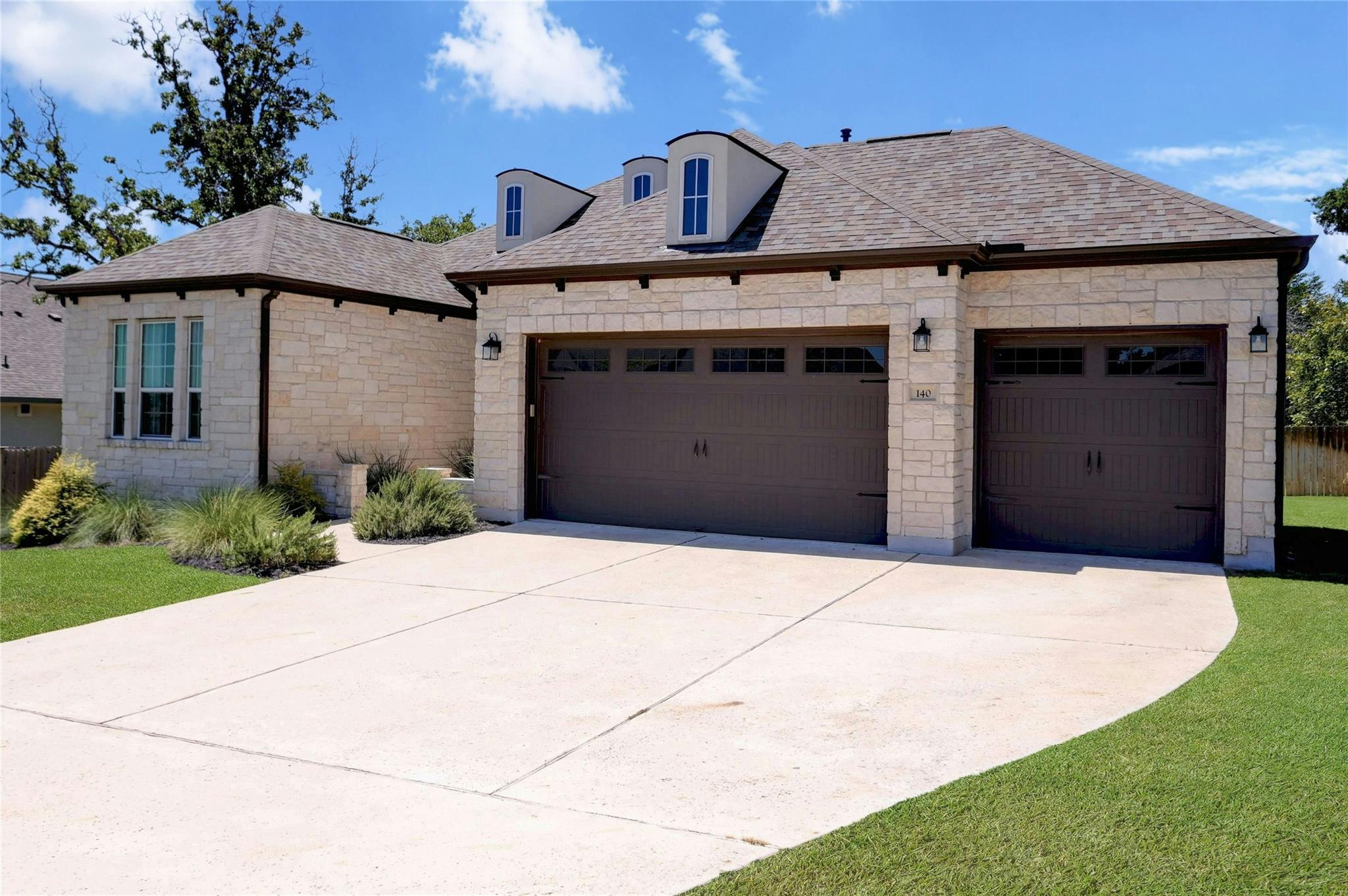 140 Kellogg LN, Bastrop, TX 78602
