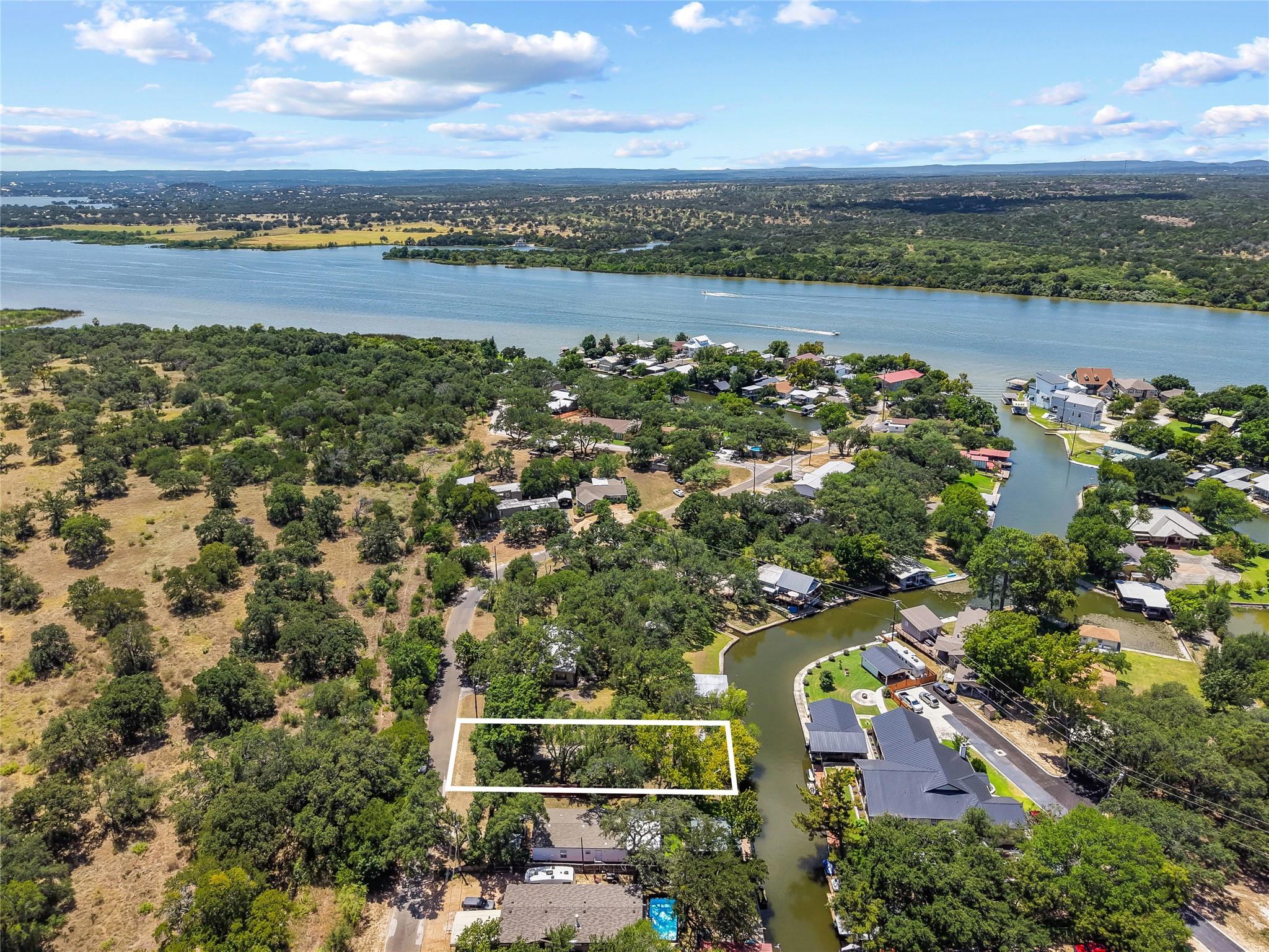 410 Cr 136b, Kingsland, TX 78639
