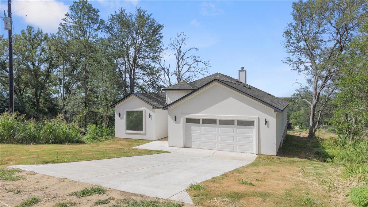248 Kaukonahua LN, Bastrop, TX 78602