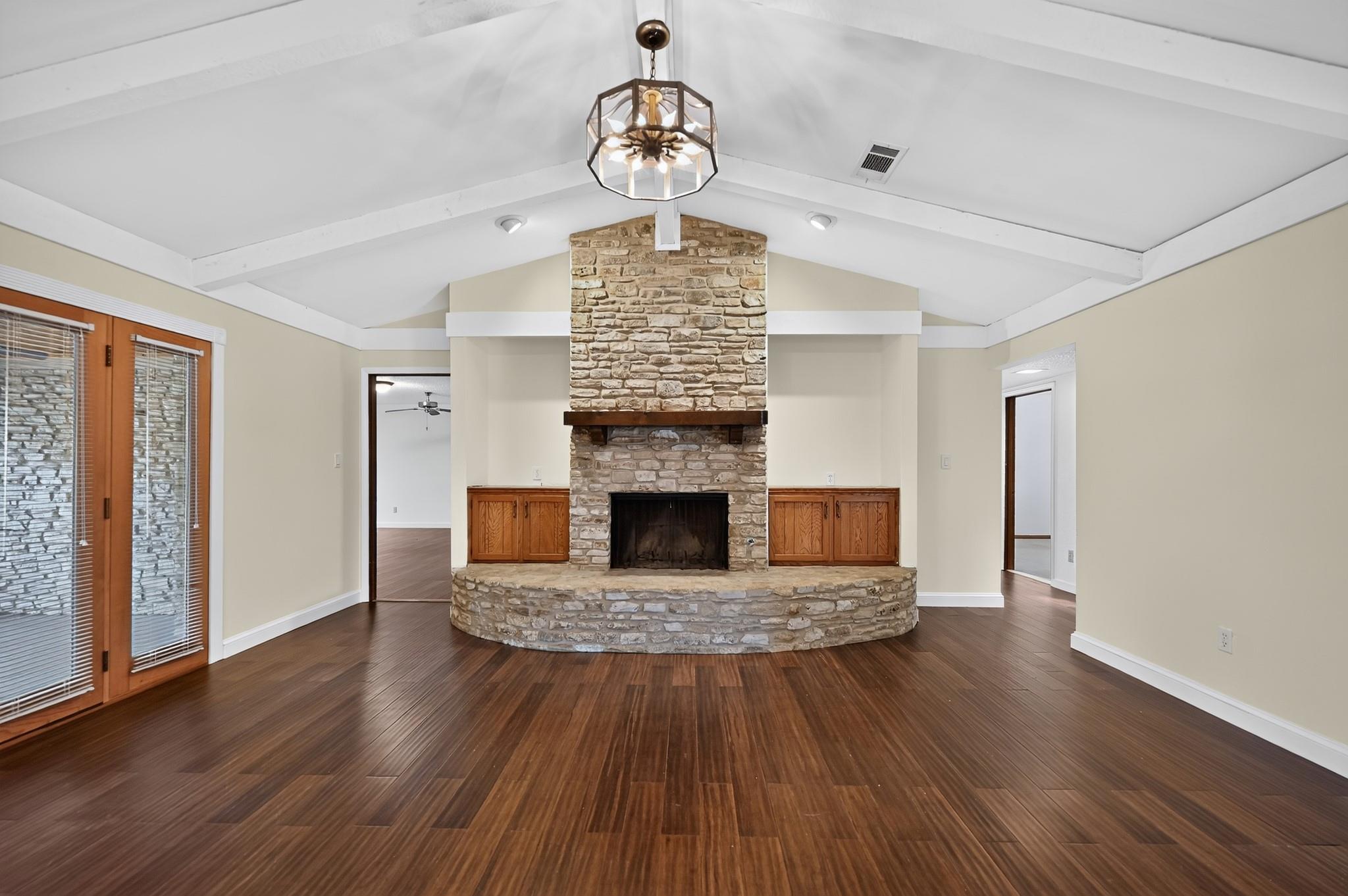 29 Country Oaks DR, Buda, TX 78610