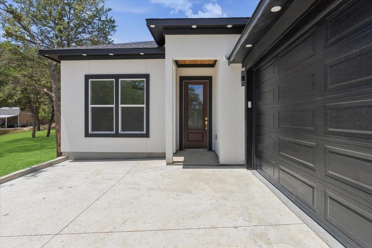 112 N Pohakea DR, Bastrop, TX 78602