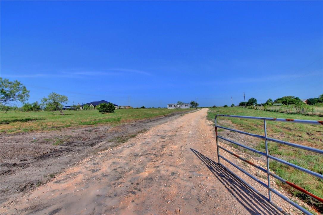 14512 Graef RD, Creedmoor, TX 78610