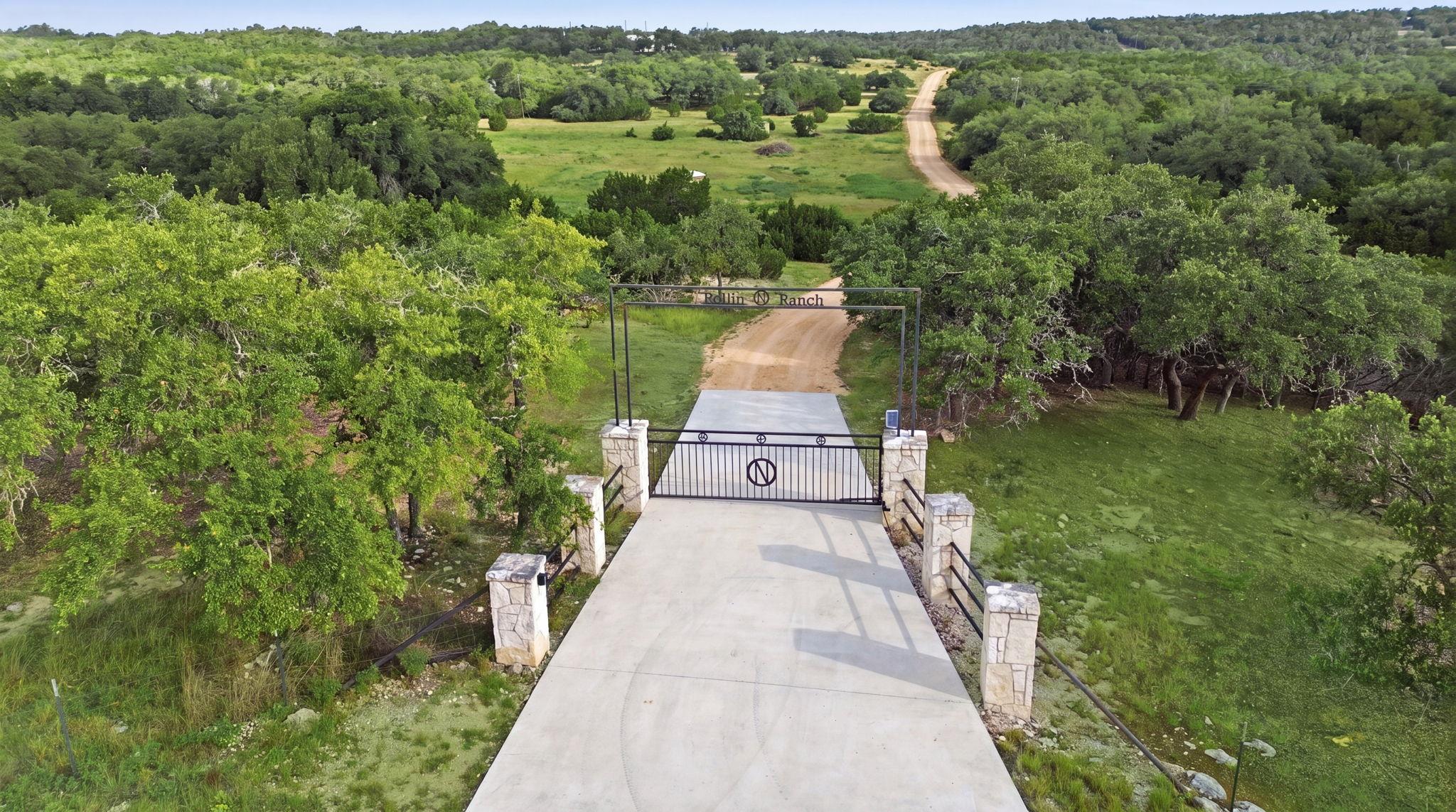 271 Rollin N Ranch RD, Blanco, TX 78606