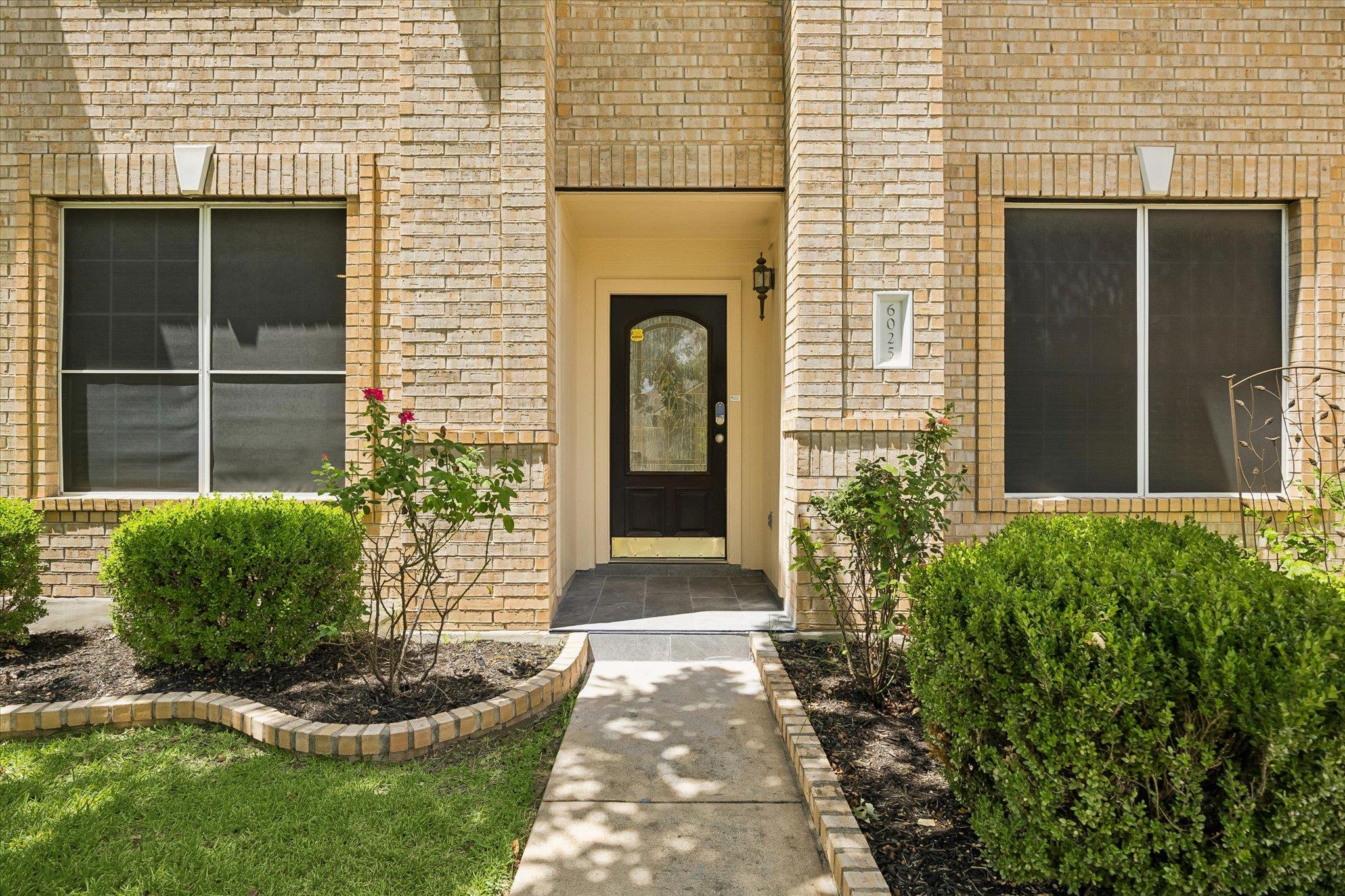 6025 Ronchamps DR, Round Rock, TX 78681