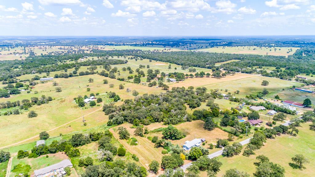 166 Rosanky Cattle Company RD, Smithville, TX 78957