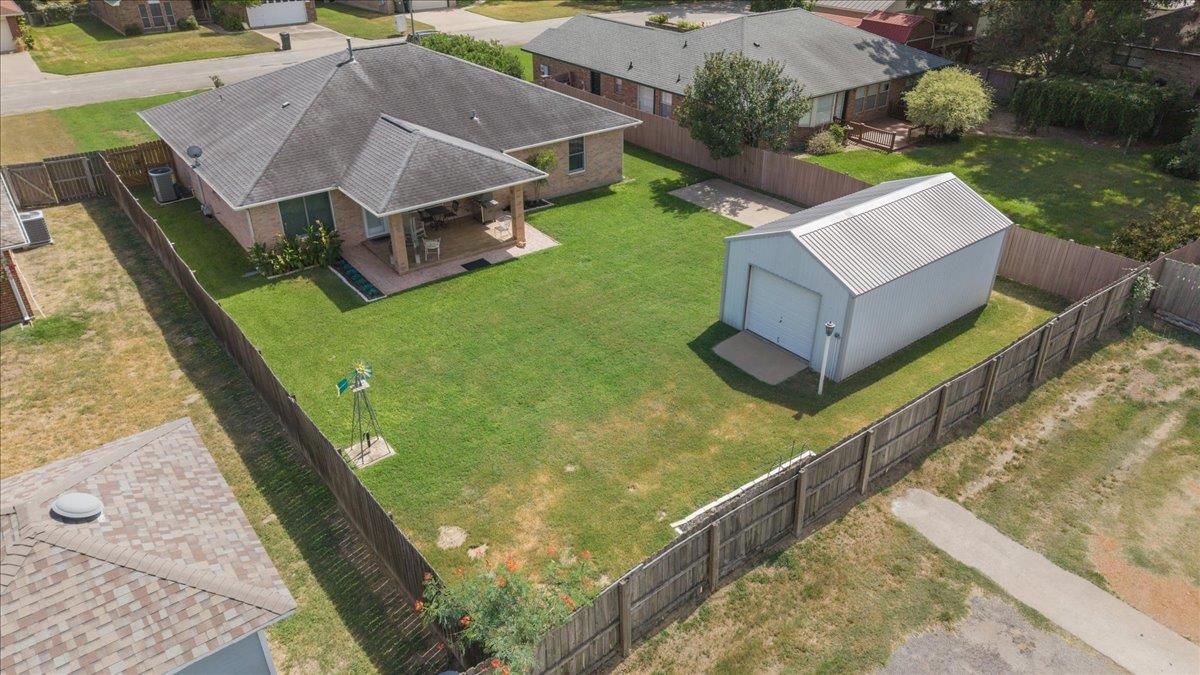 805 Craddock CT, Smithville, TX 78957