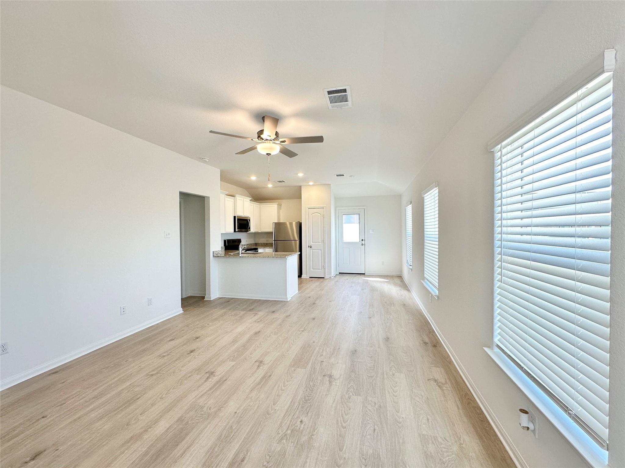 108 Captain Dooley LN, Jarrell, TX 76537