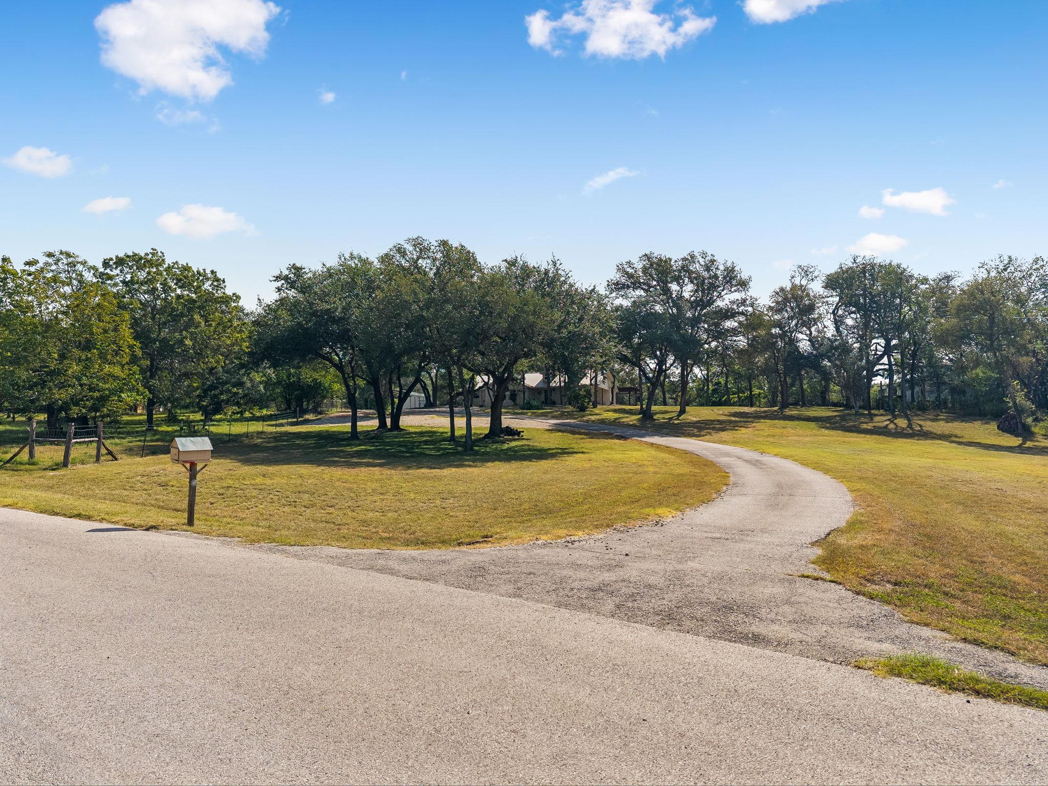1127 Penion DR, Austin, TX 78748