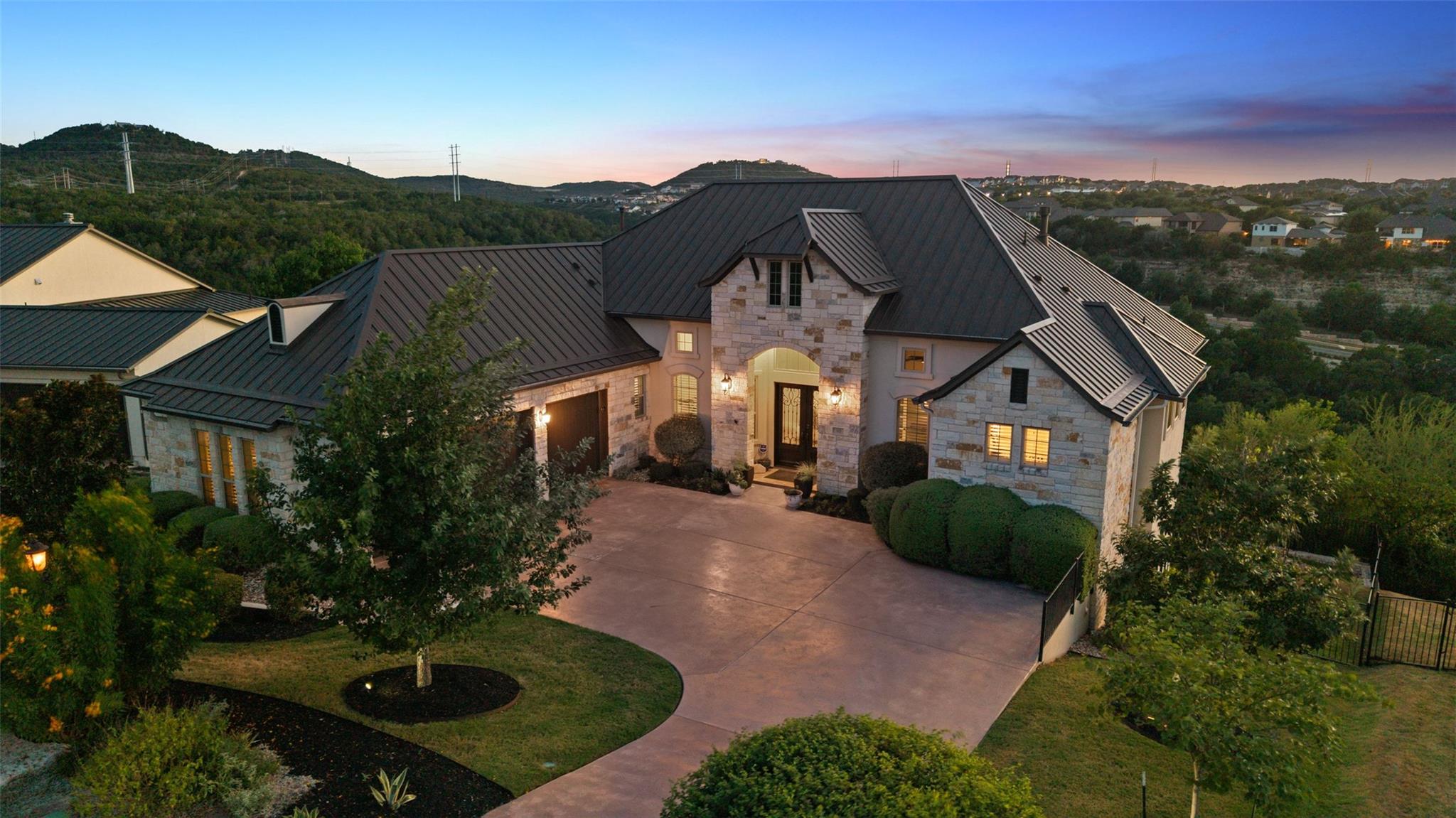 321 Bisset CT, Austin, TX 78738