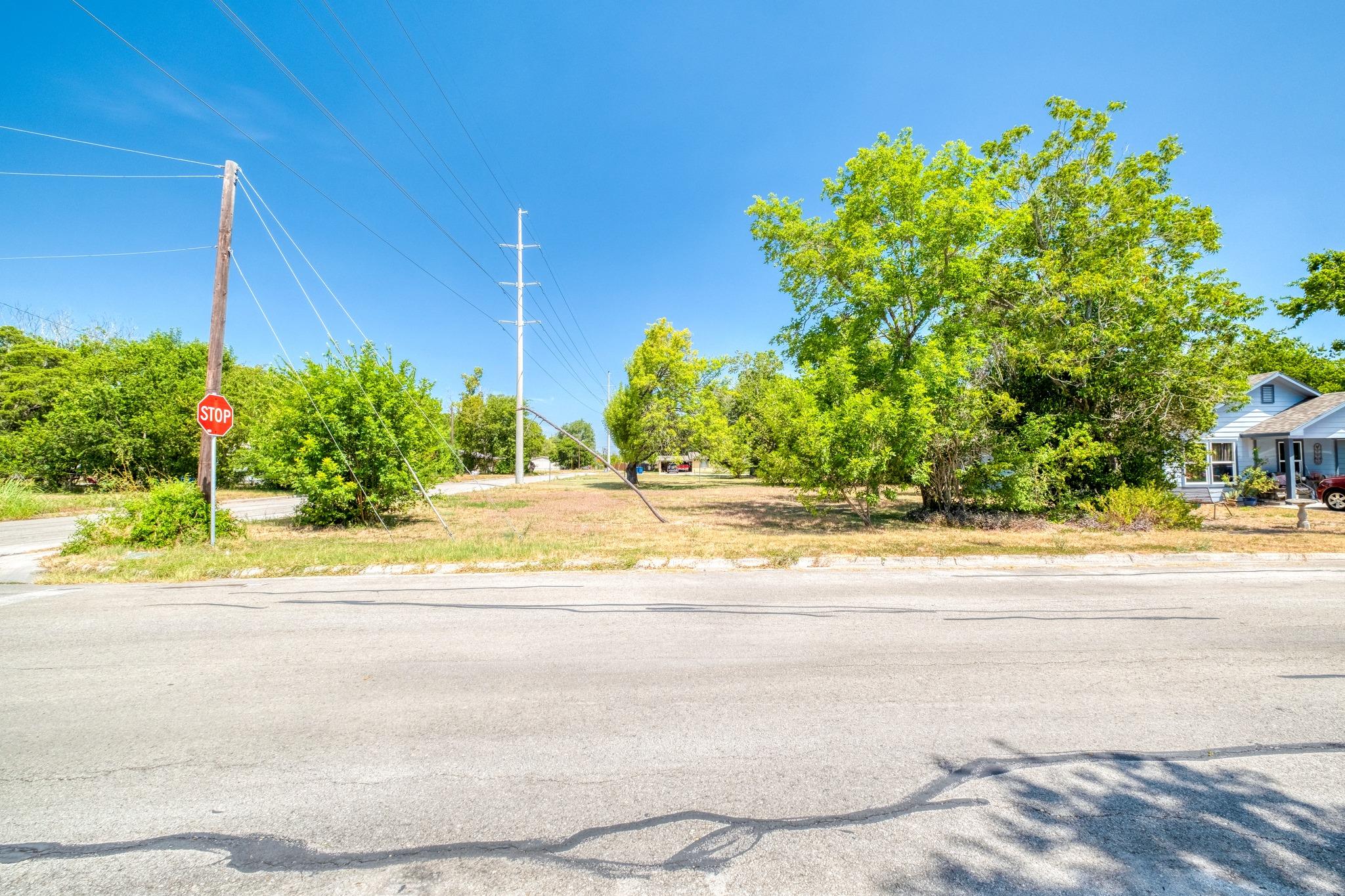 1001 Fifth ST, Lockhart, TX 78644
