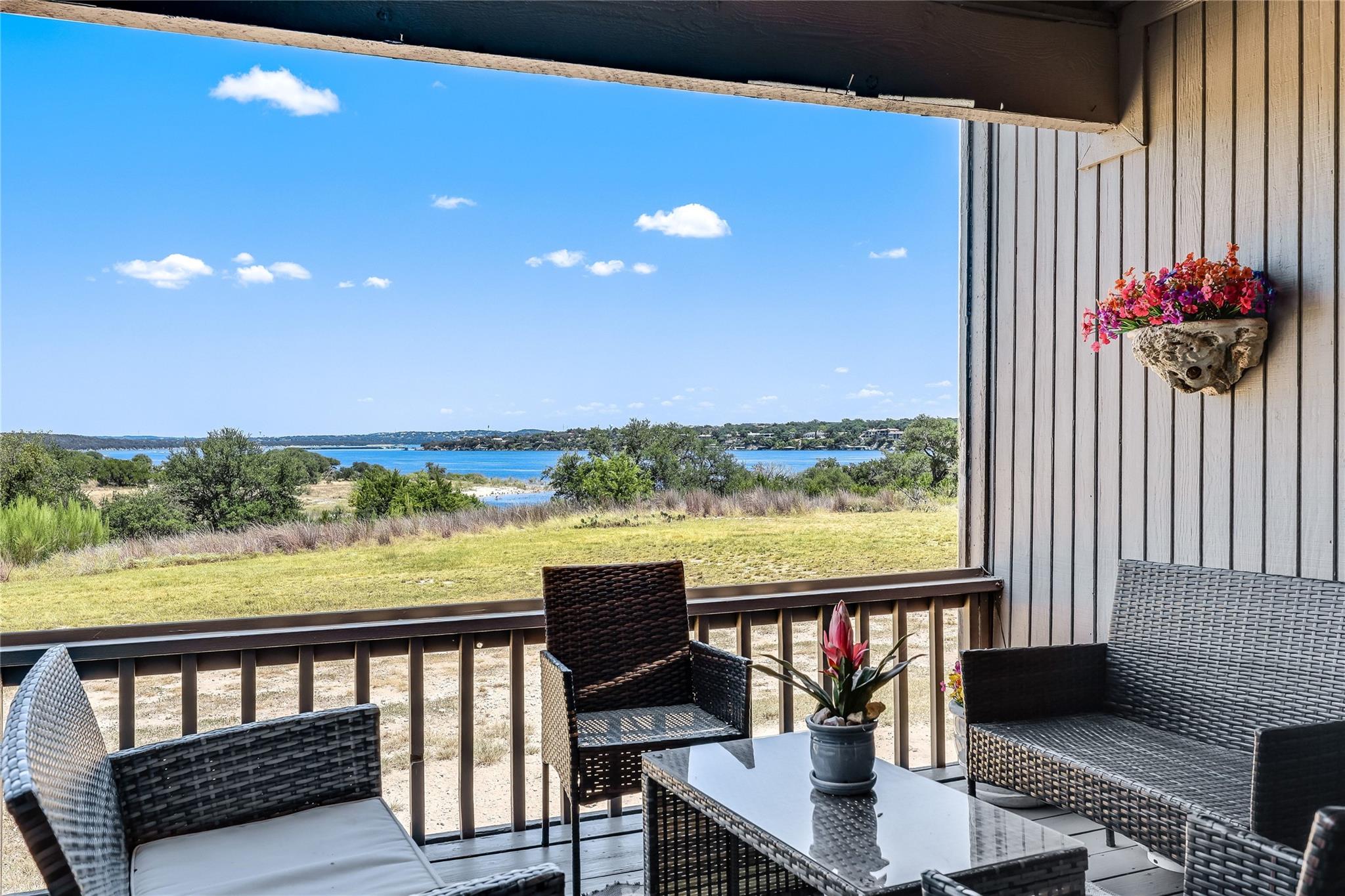 239 Venture BLVD S, Point Venture, TX 78645