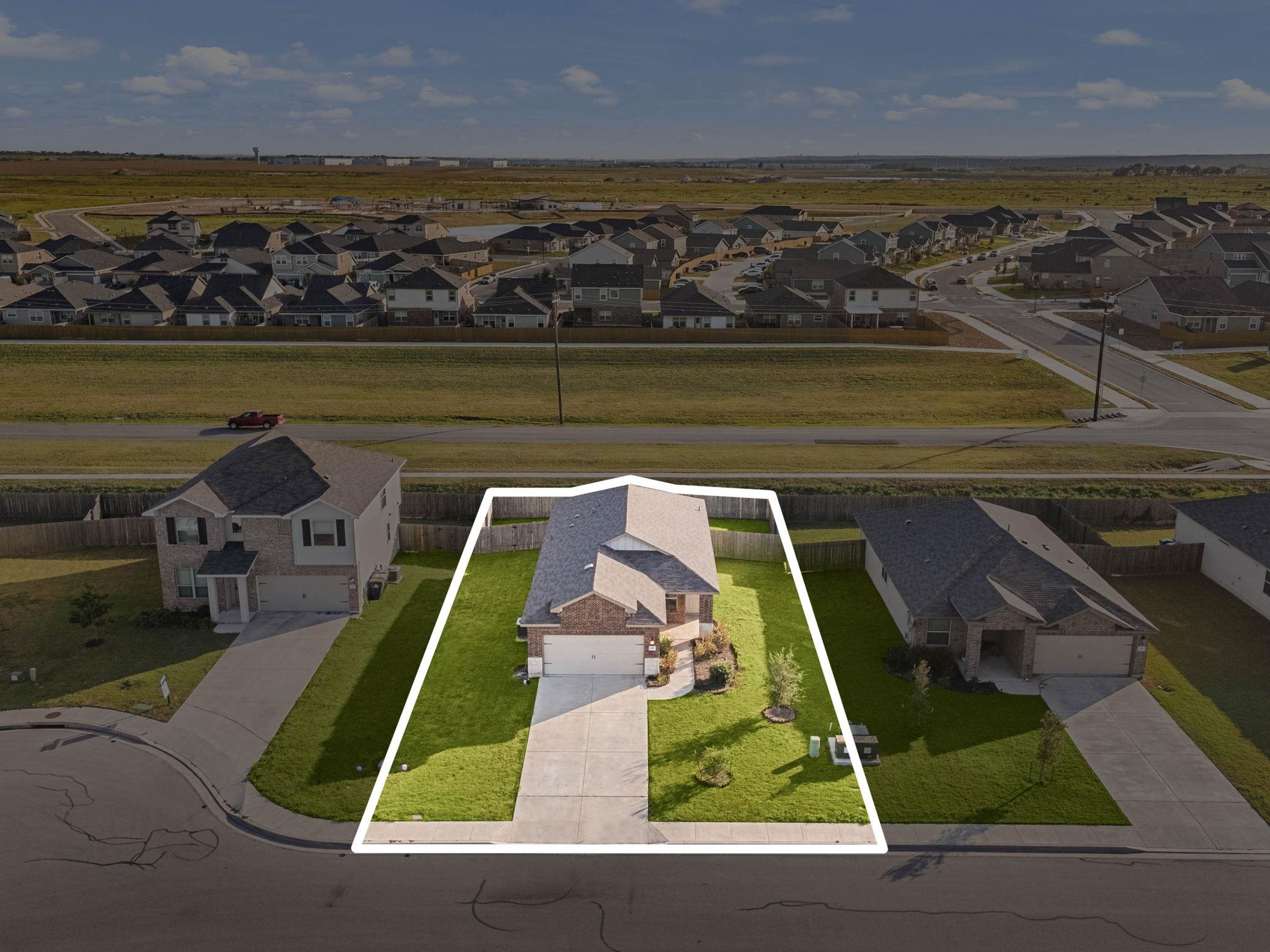 302 Sunshine LN, Kyle, TX 78640