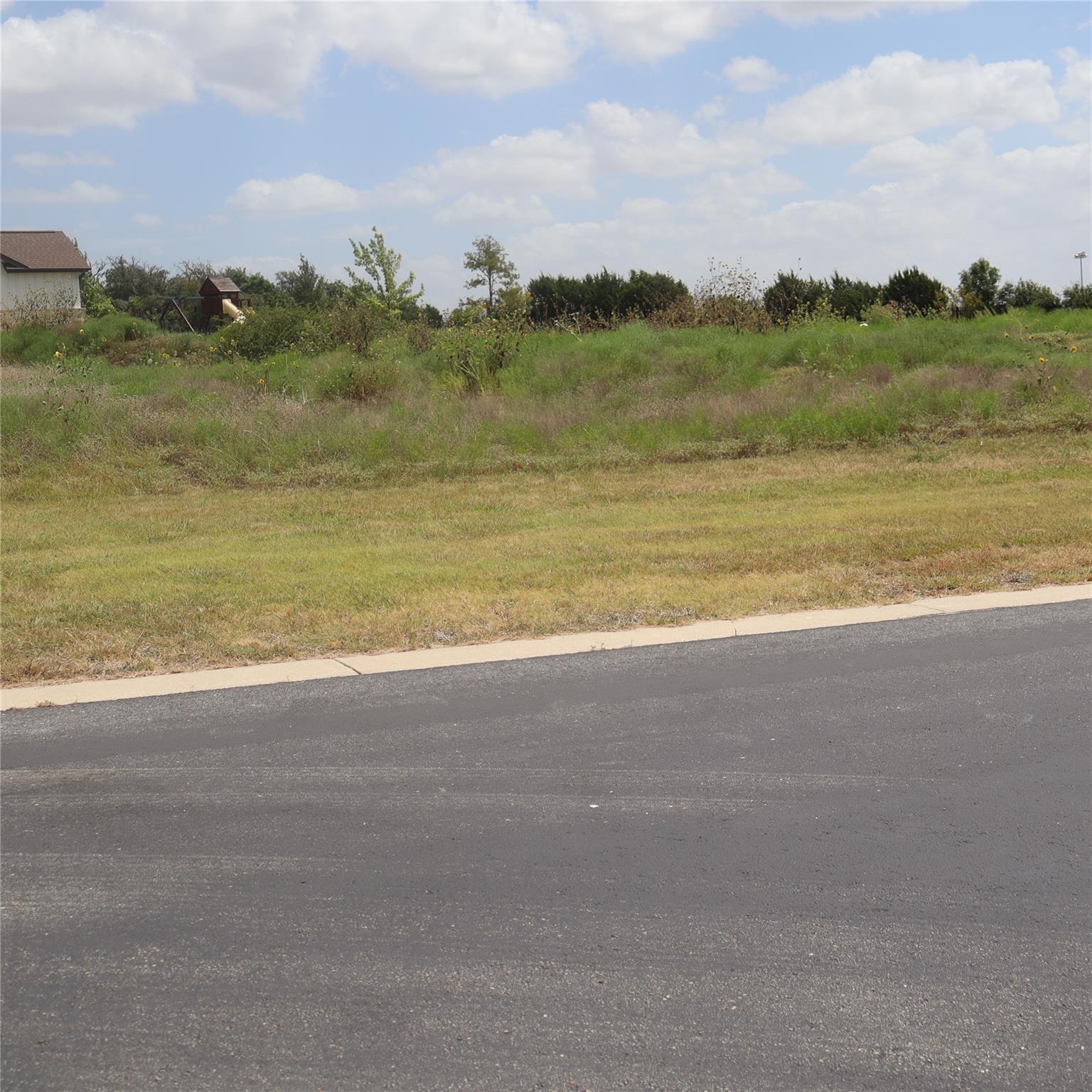 105 Huerta RD, Florence, TX 76527