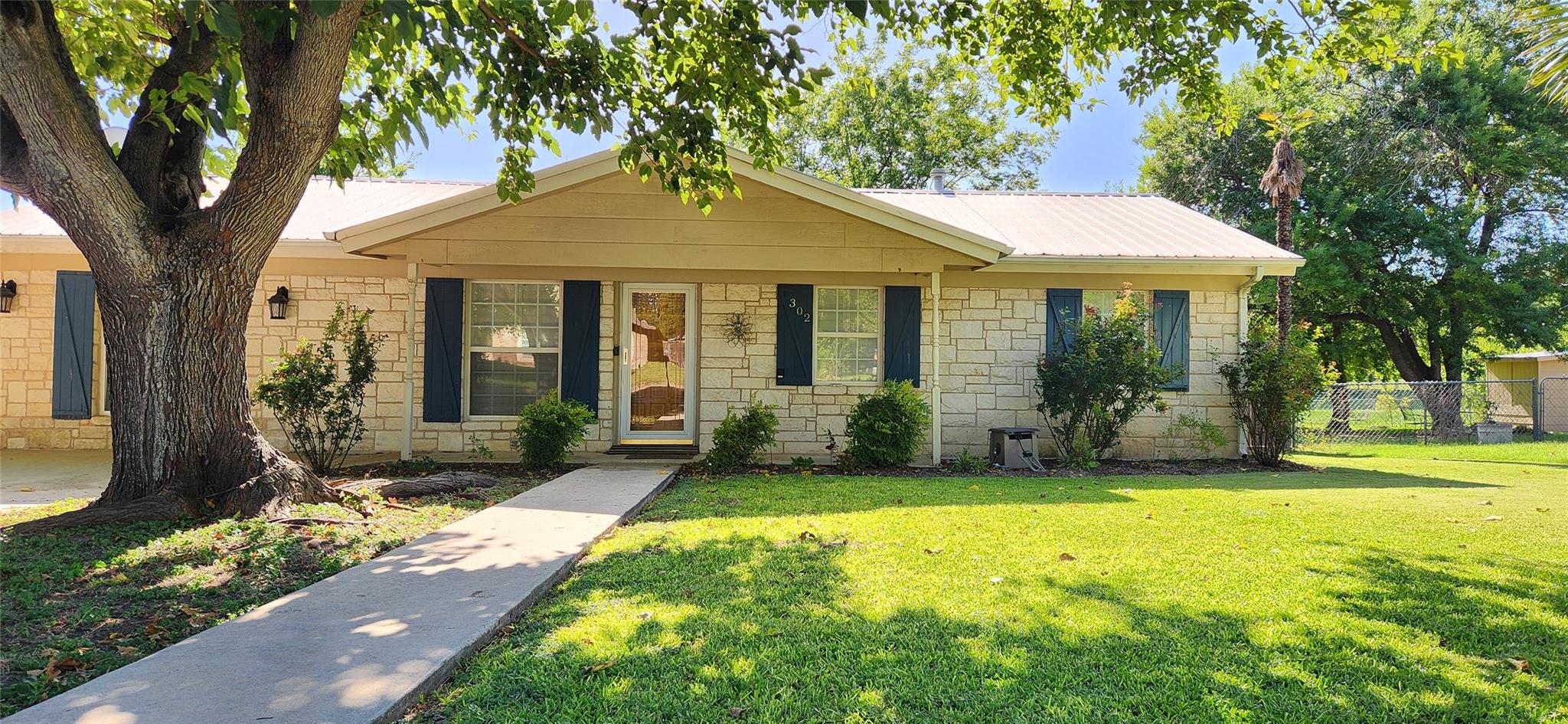 302 Julie ST, Burnet, TX 78611