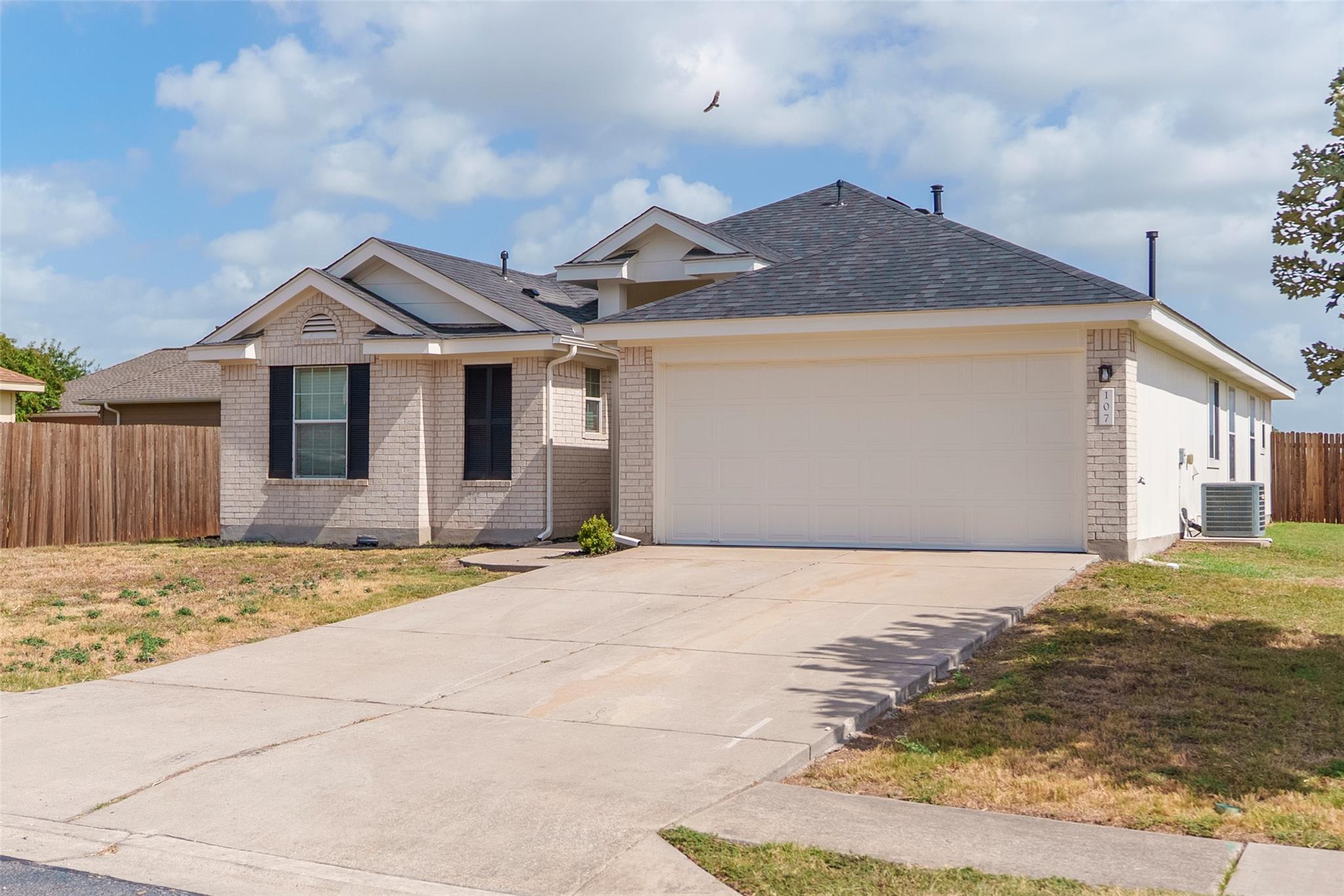 107 Fishbaugh LN, Hutto, TX 78634