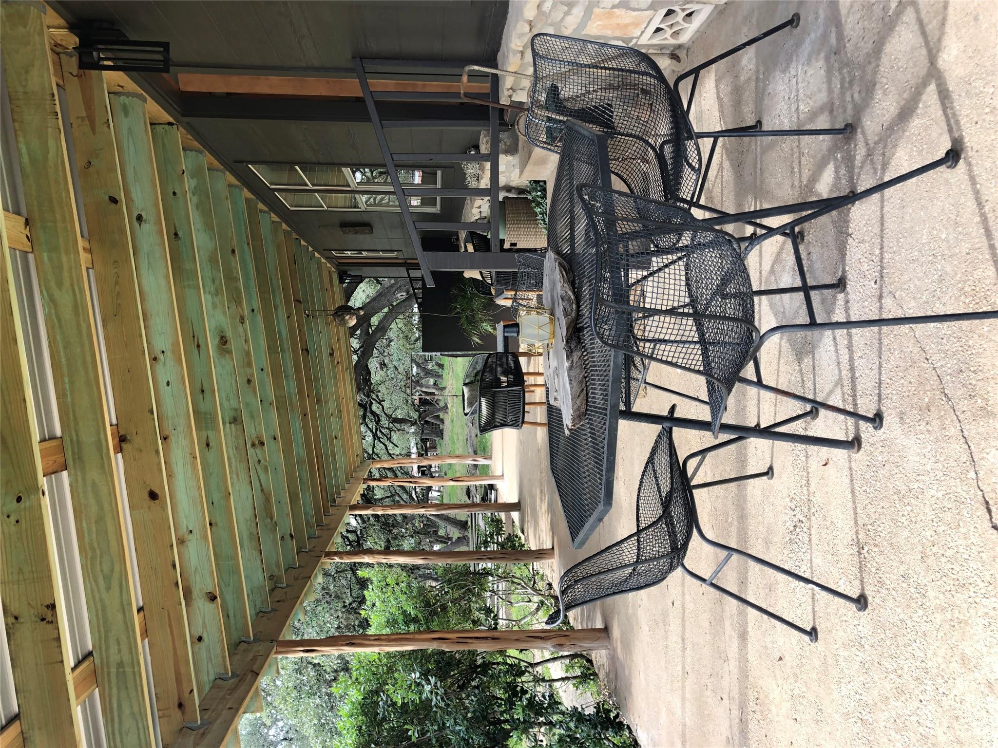 888 Glenn Crest DR, Blanco, TX 78606
