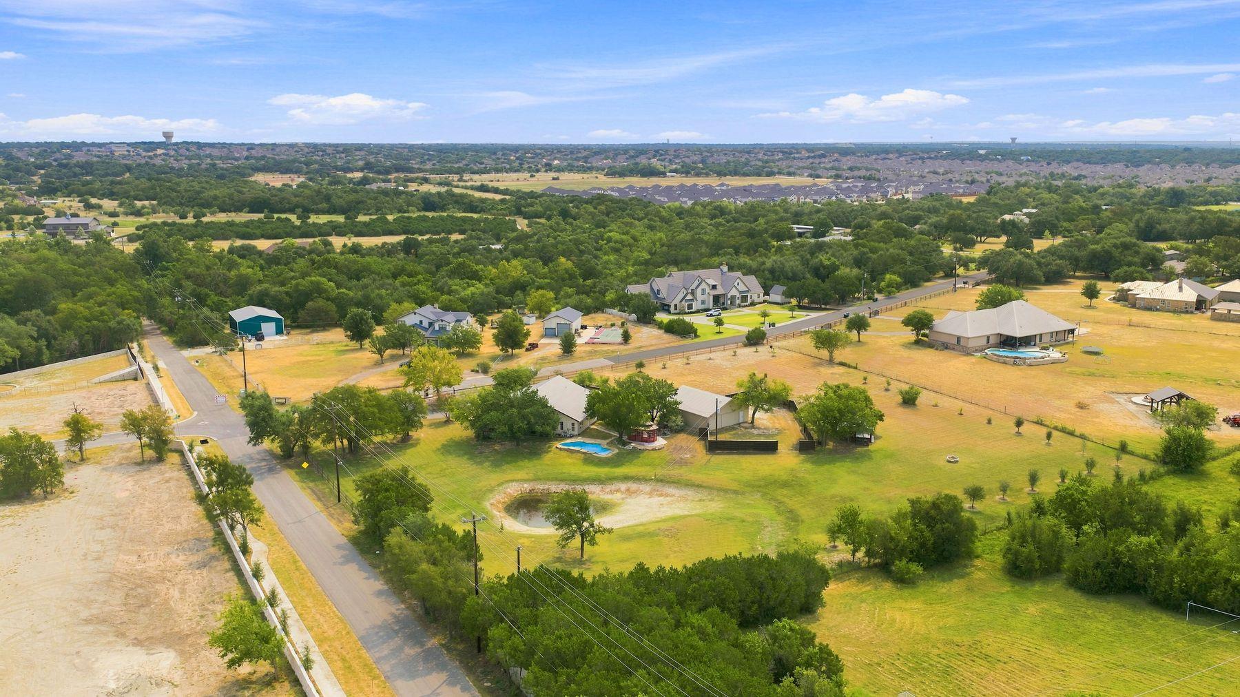 102 Valley View DR E, Leander, TX 78641