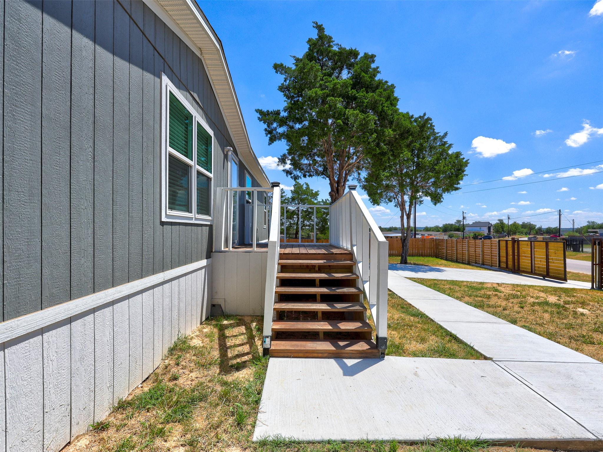 146 Monte Vista DR, Elgin, TX 78621