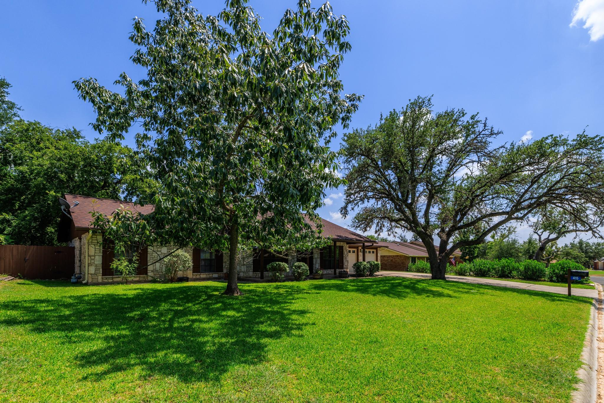 415 Meadow Ridge DR, Kerrville, TX 78028