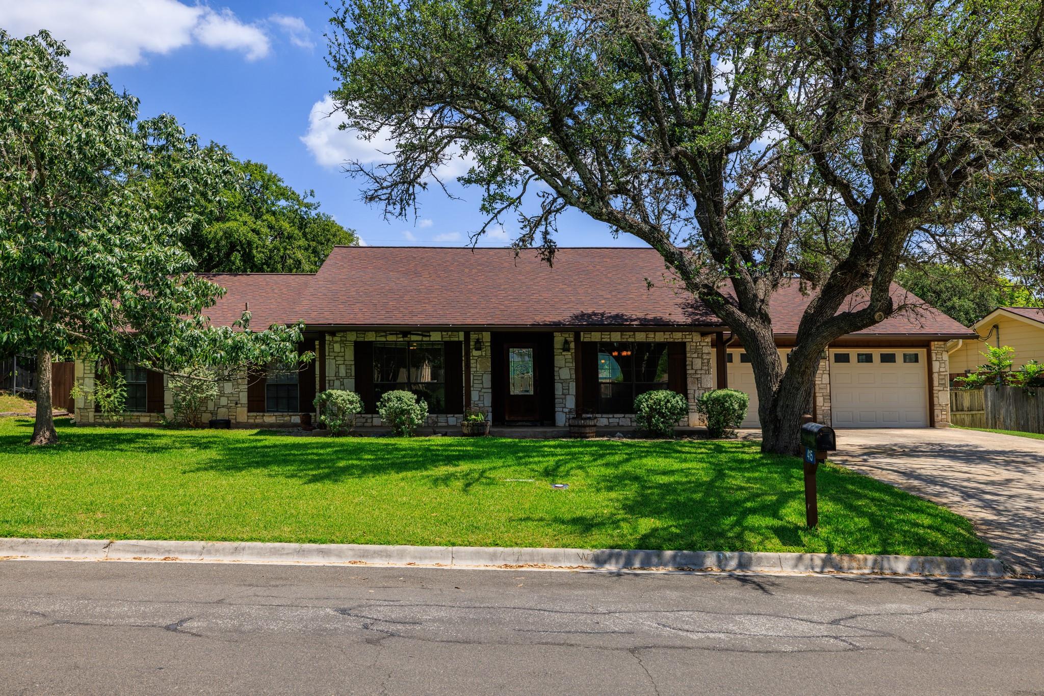 415 Meadow Ridge DR, Kerrville, TX 78028