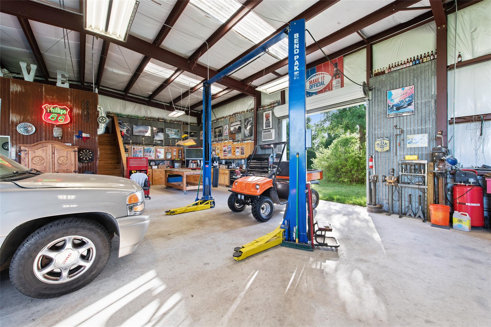 3060 Fm 1704, Elgin, TX 78621