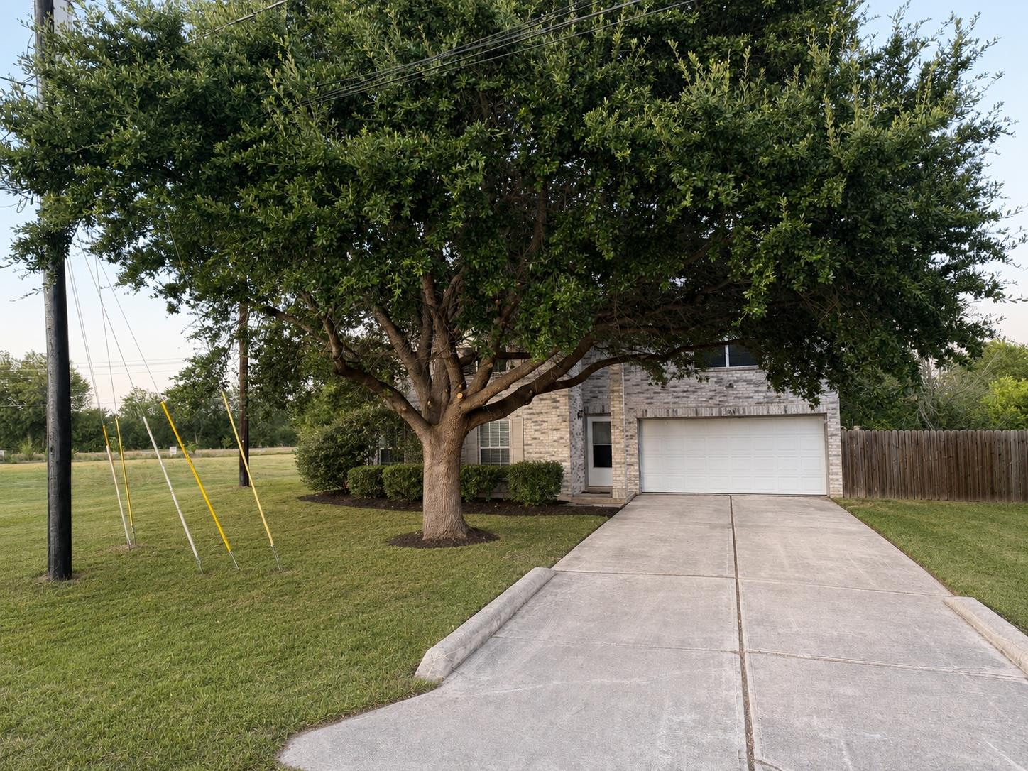 3085 Crestmont LN, Kyle, TX 78640