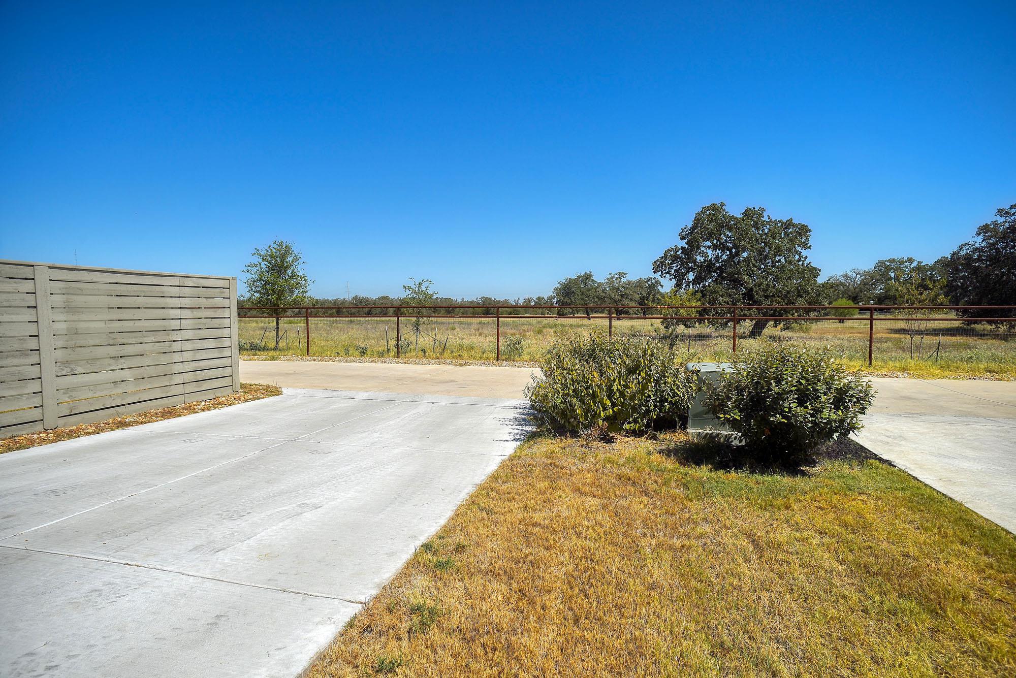 146 Weaver LN, Bastrop, TX 78602