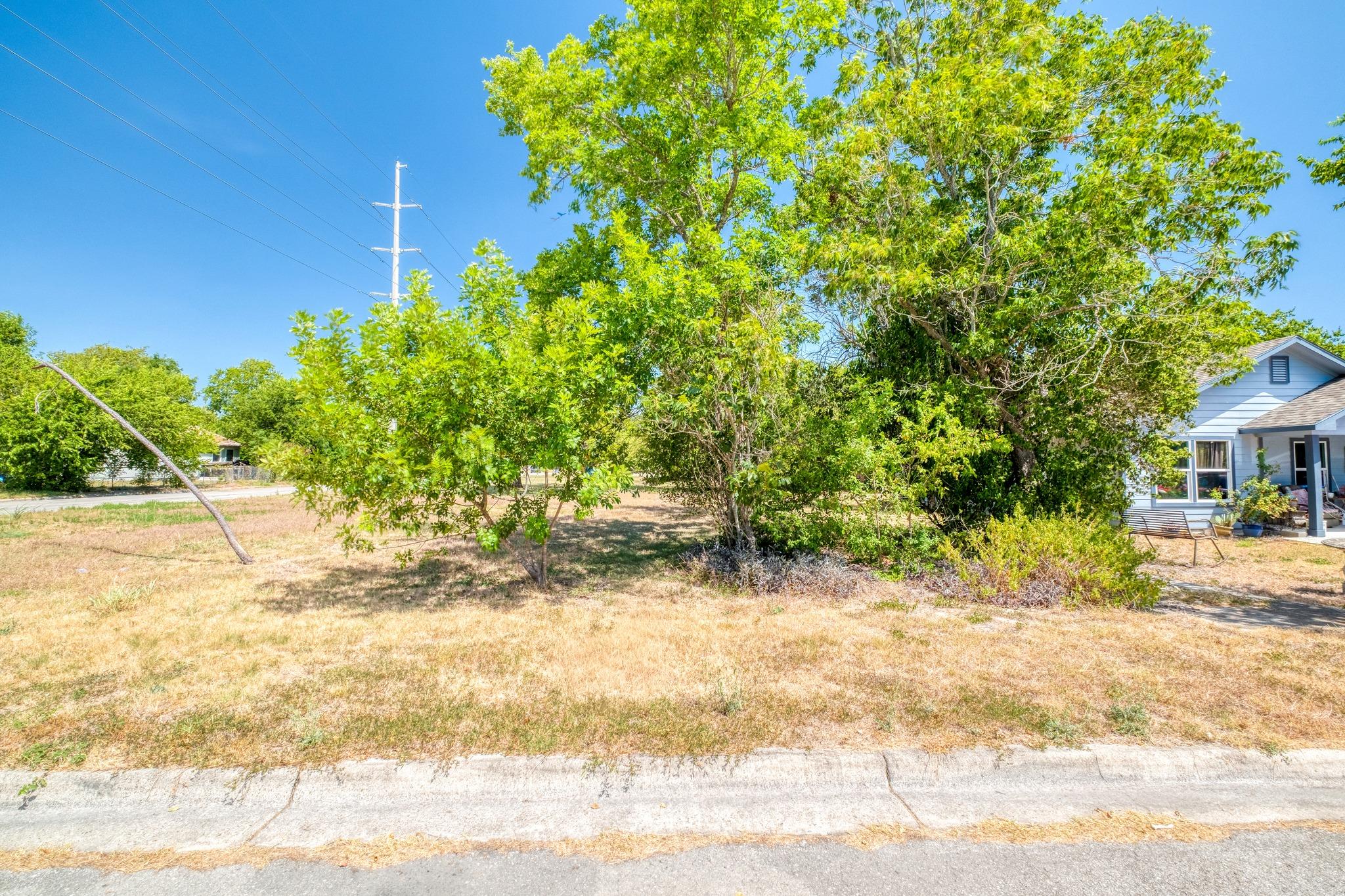 1003 Fifth ST, Lockhart, TX 78644
