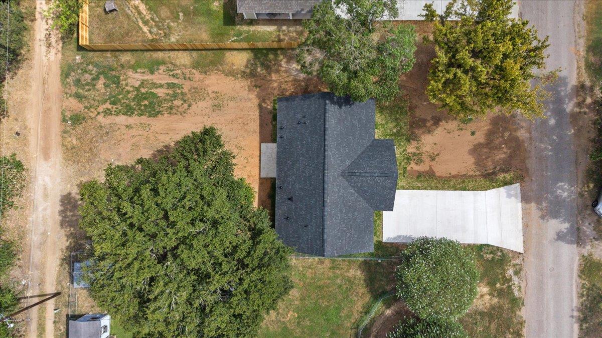 304 Lee ST, Smithville, TX 78957