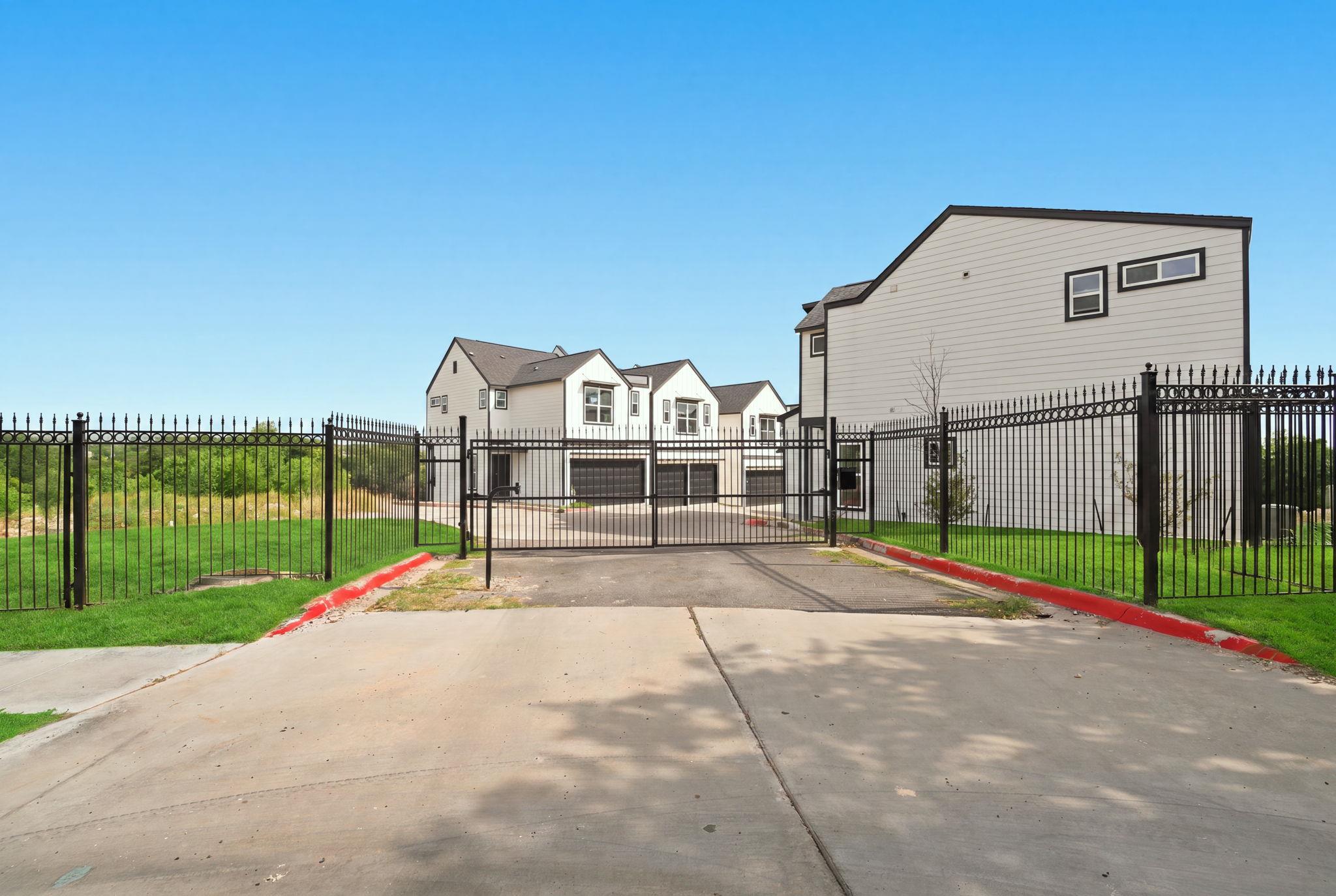 1300 Mckie DR #33, Austin, TX 78752