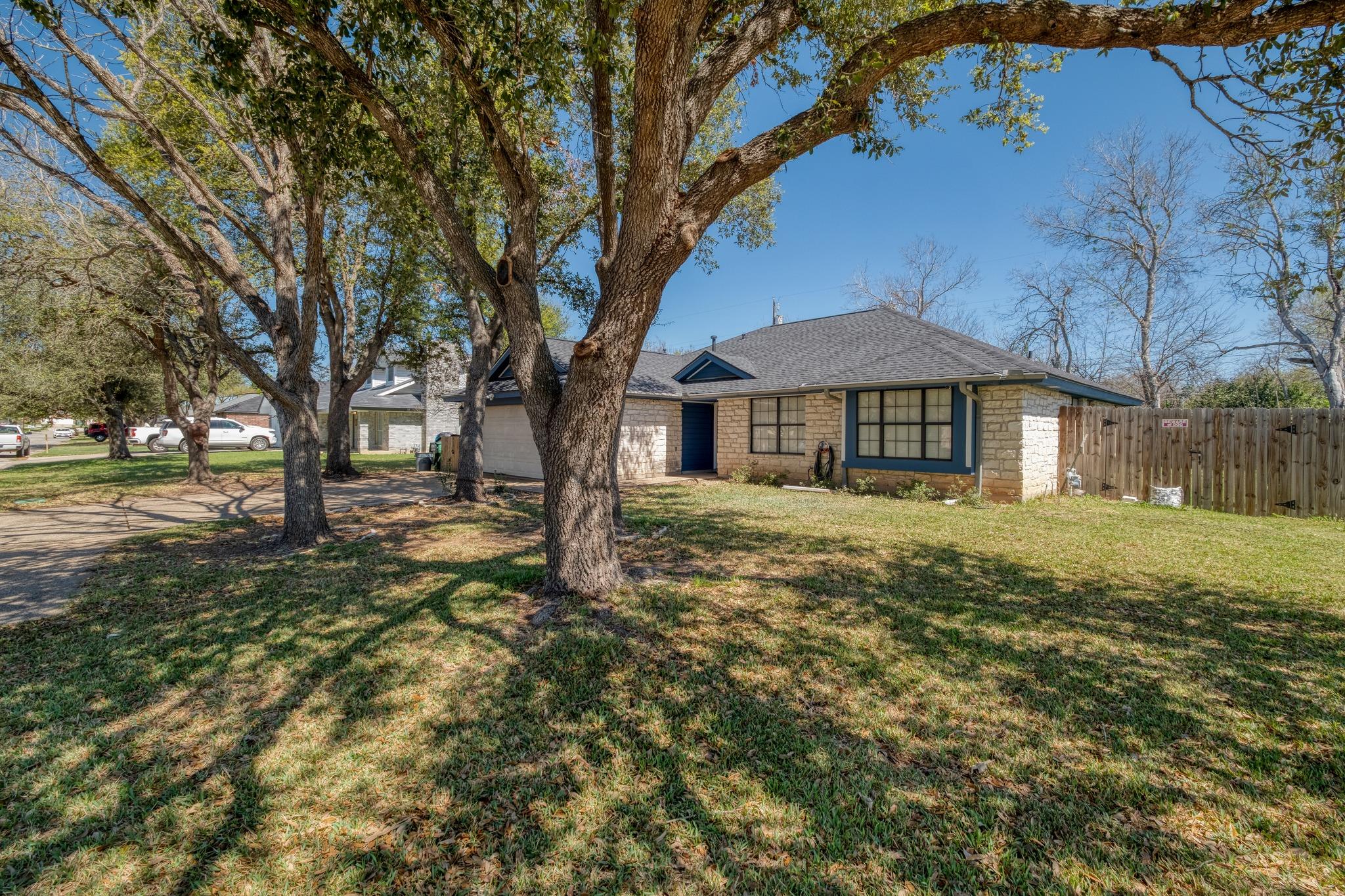 2010 Lark LN, Taylor, TX 76574