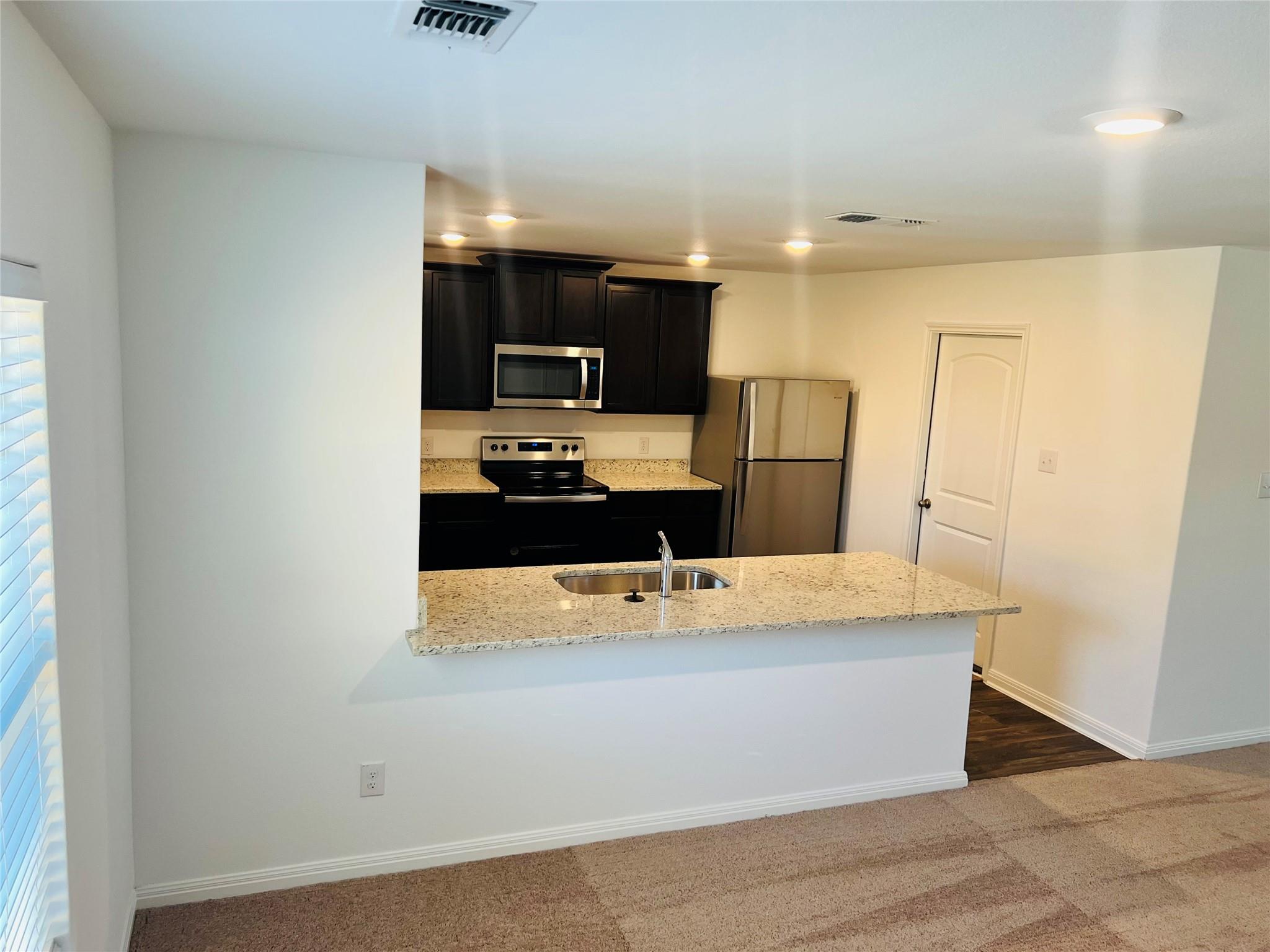 109 Fairfax LN, Jarrell, TX 76537