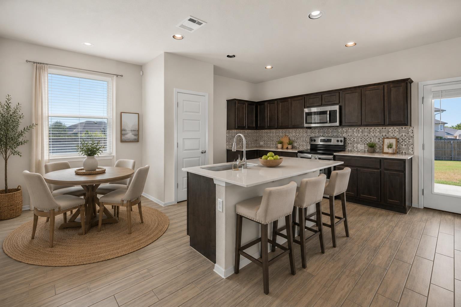 215 Lake Placid Rn, Elgin, TX 78621