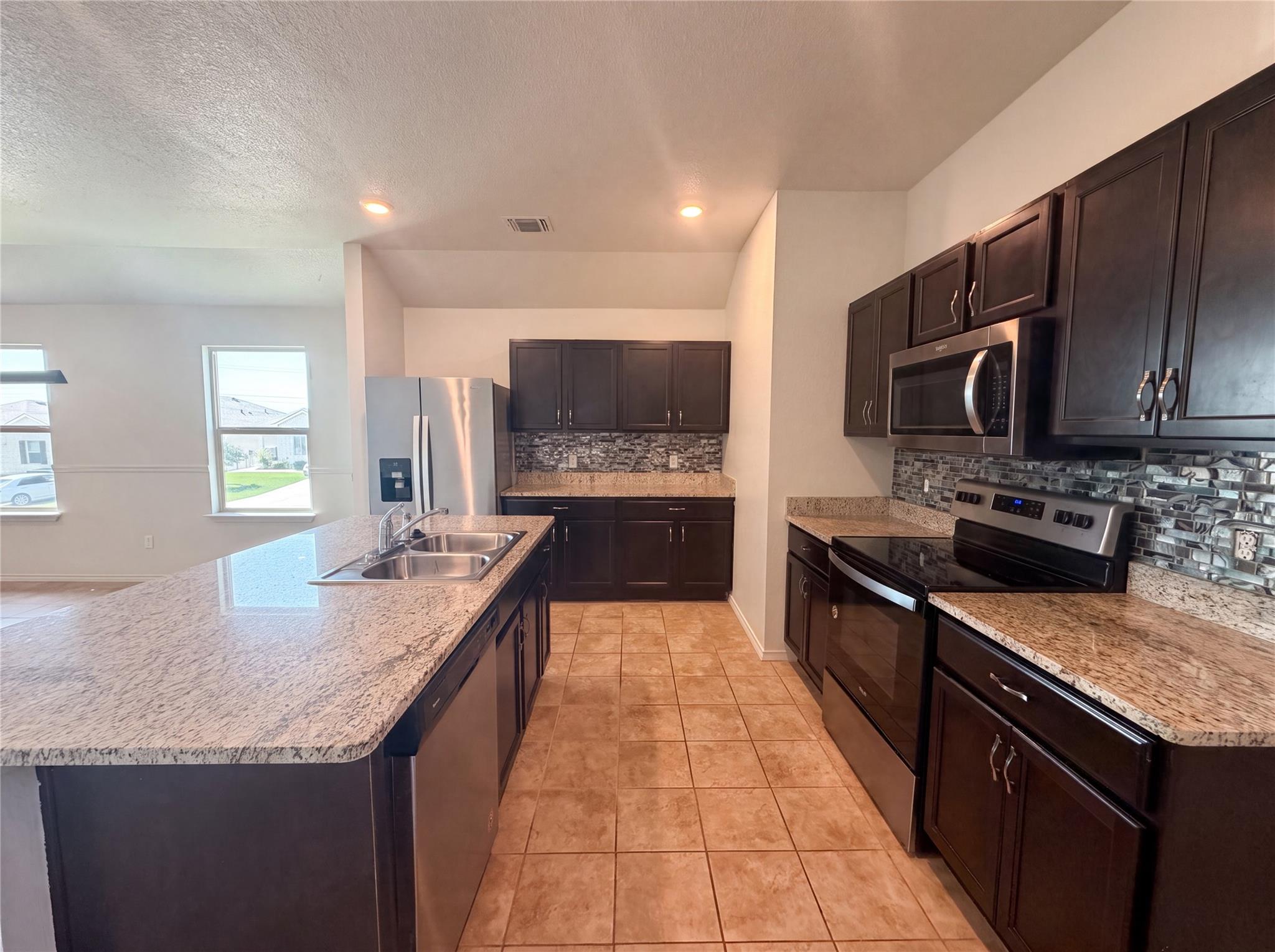 233 Atwood Loop, Jarrell, TX 76537