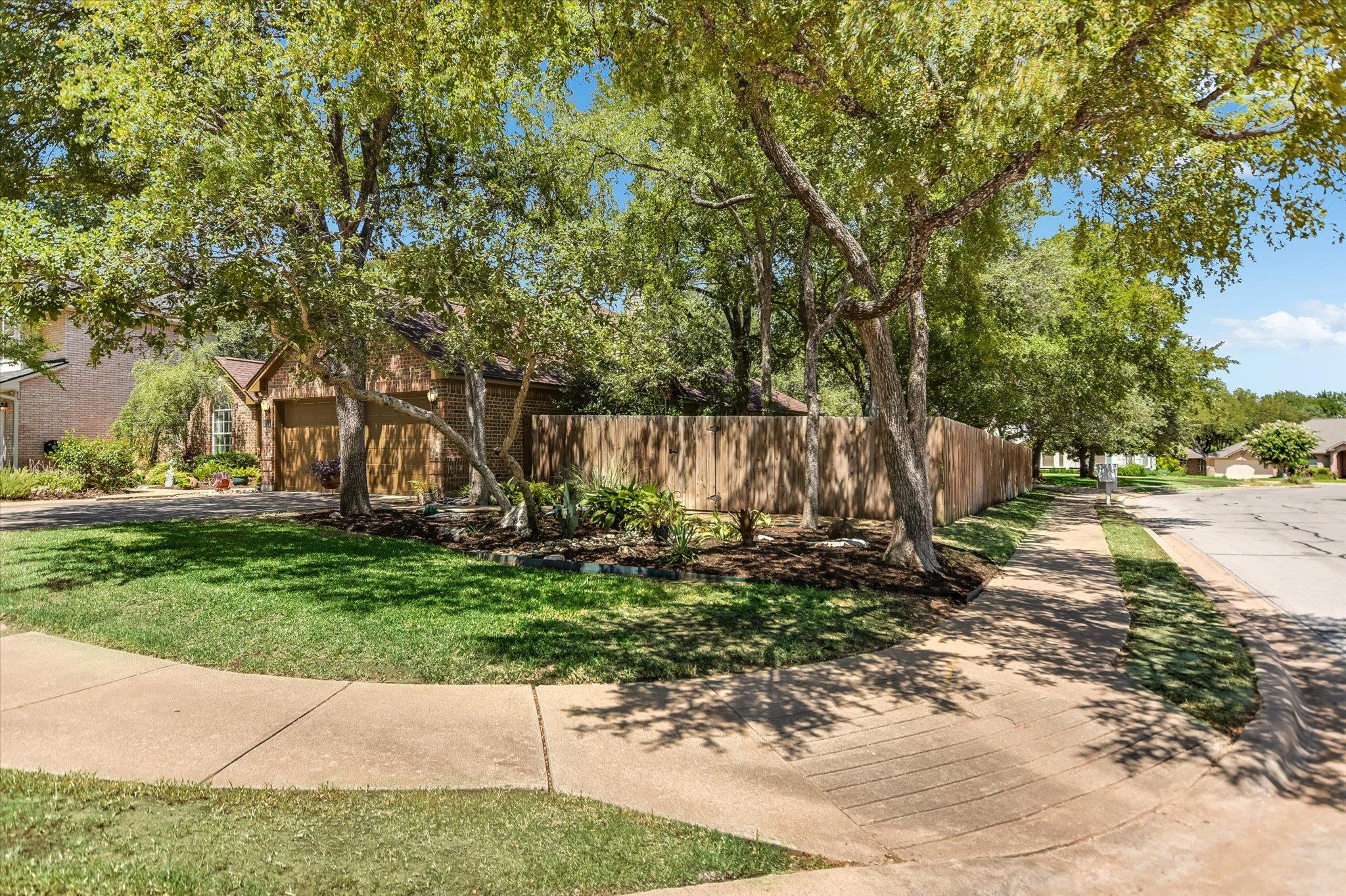 901 Rock Spring CV, Round Rock, TX 78681