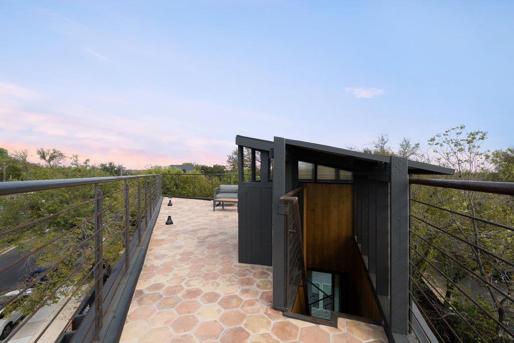 2302 E 11th ST, Austin, TX 78702