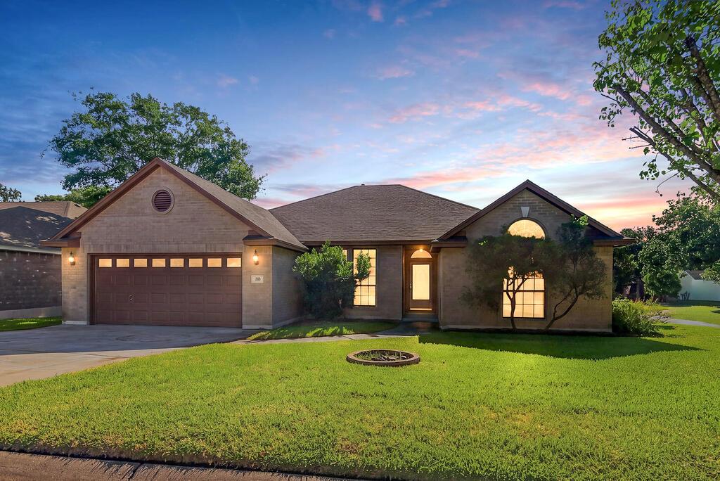 216 Meadow Brook DR, Fredericksburg, TX 78624