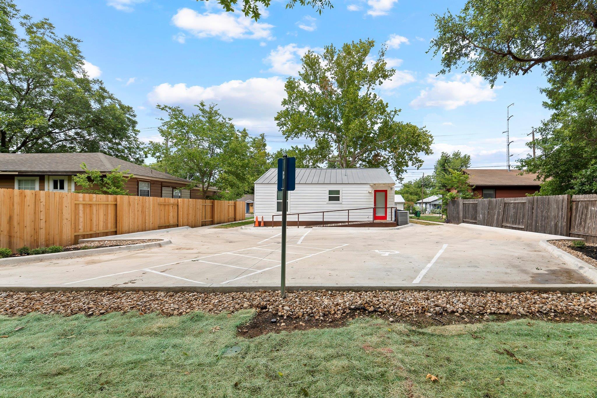 1512 W Koenig Lane LN, Austin, TX 78756