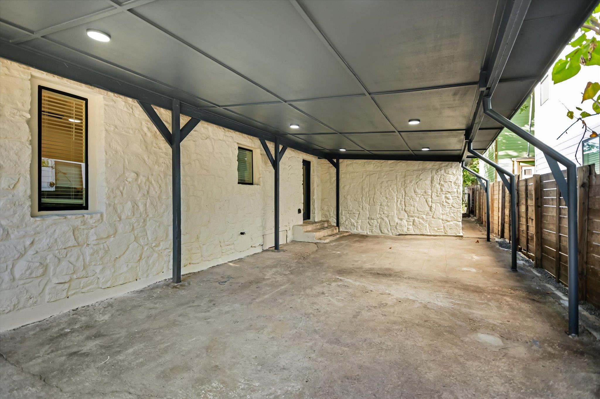 2406 Santa Maria ST, Austin, TX 78702