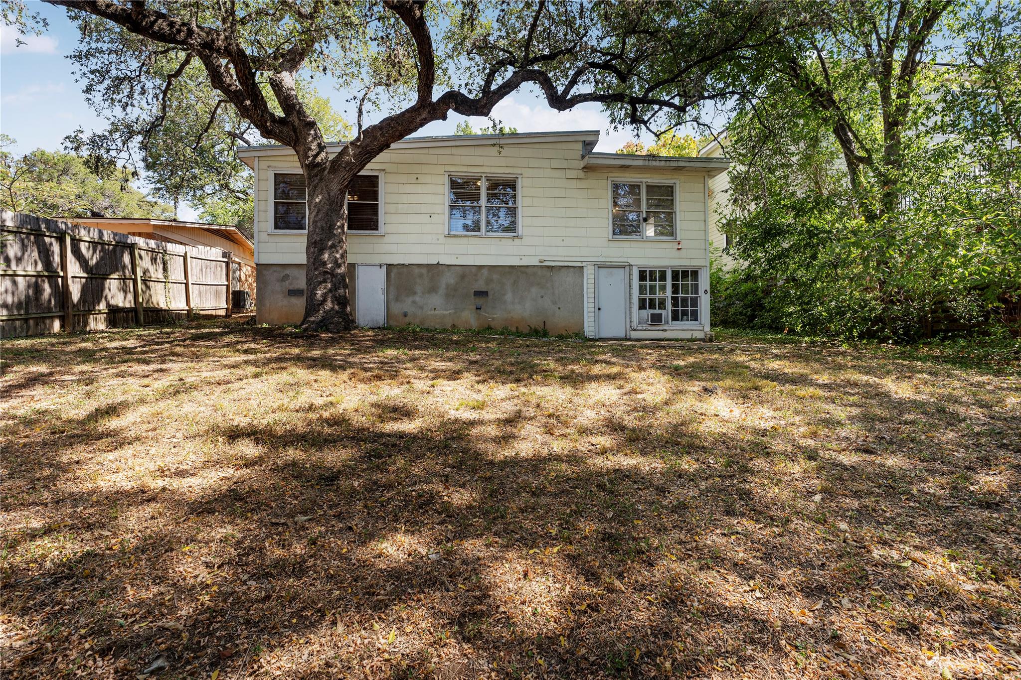2111 W 10th ST, Austin, TX 78703