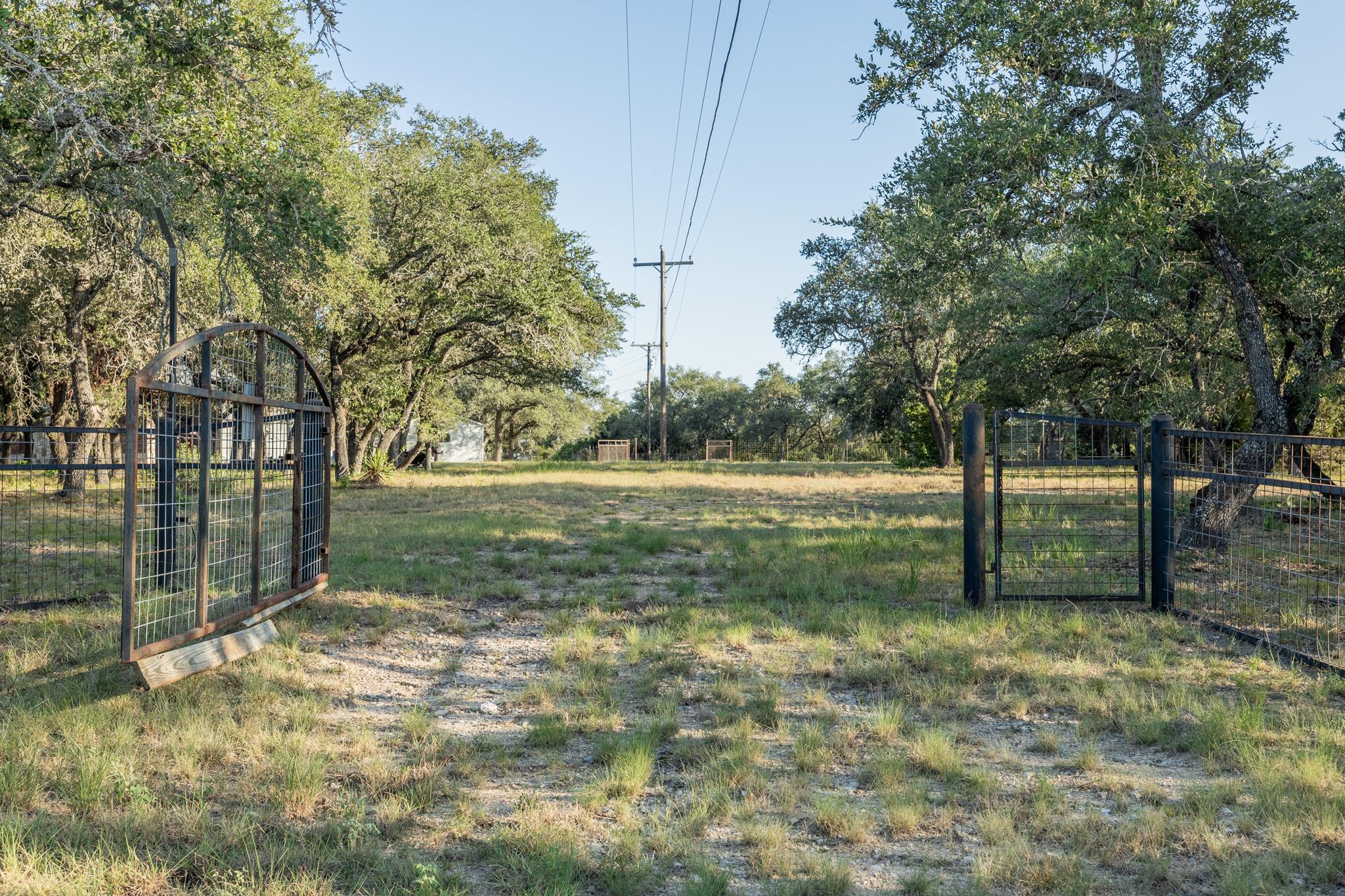 140 Mountain Loop DR, Johnson City, TX 78636