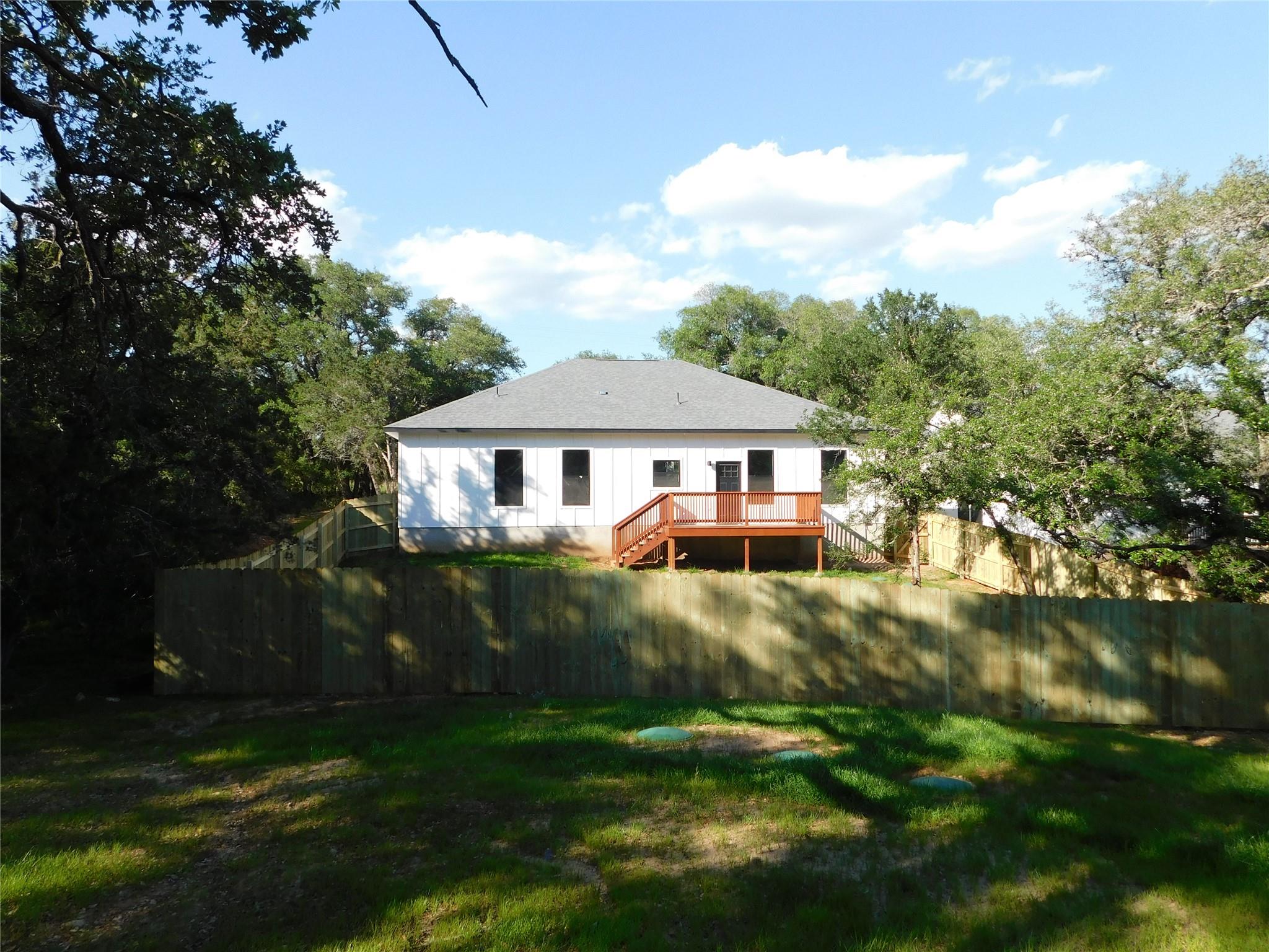 207 Laurel LN, Spicewood, TX 78669