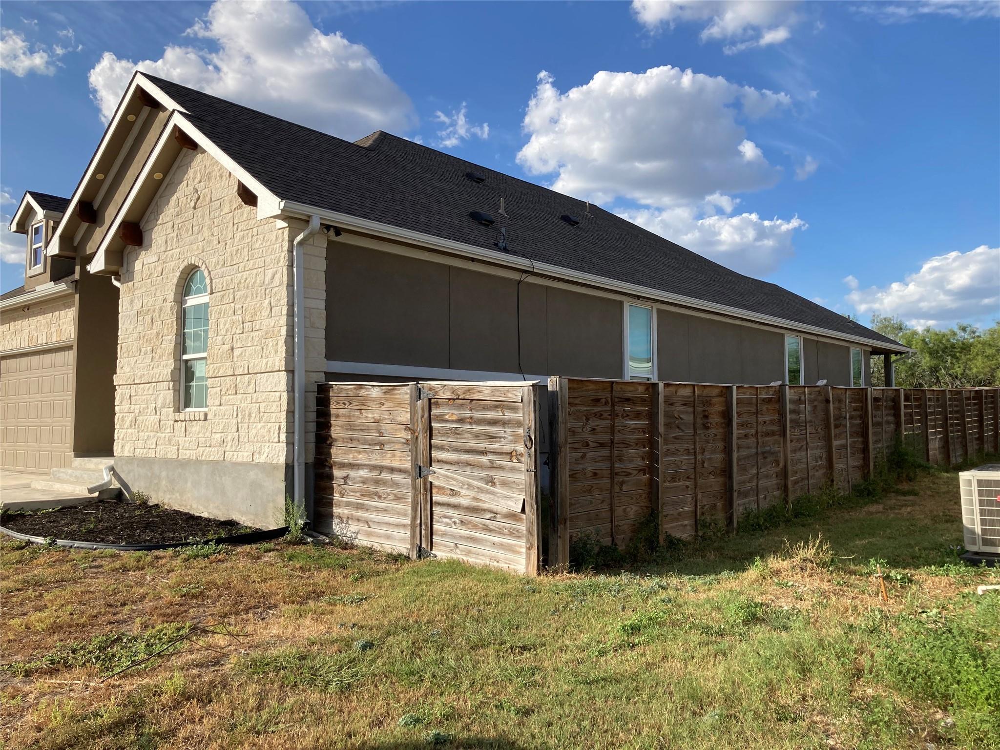 227 Margarita DR, Dale, TX 78616